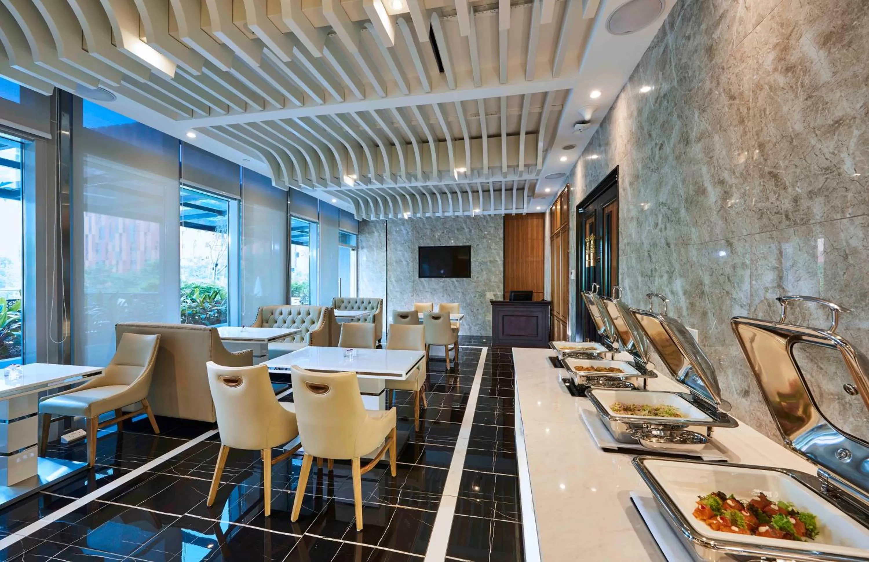 Restaurant/places to eat in Mercure Singapore Bugis