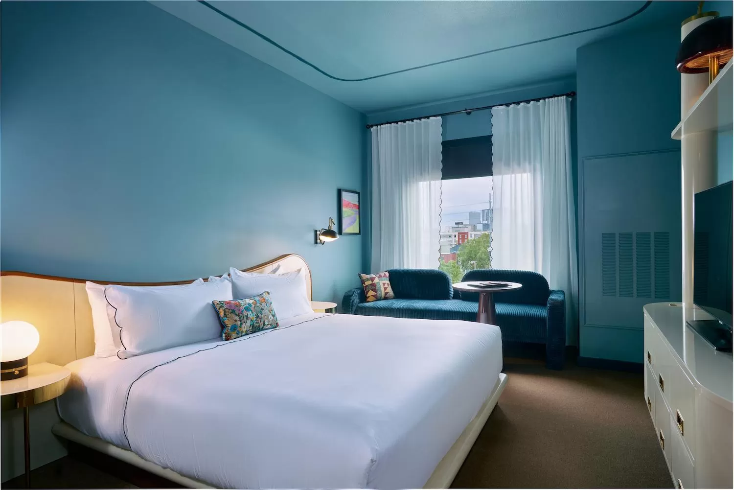 Deluxe King Suite in Hotel Genevieve