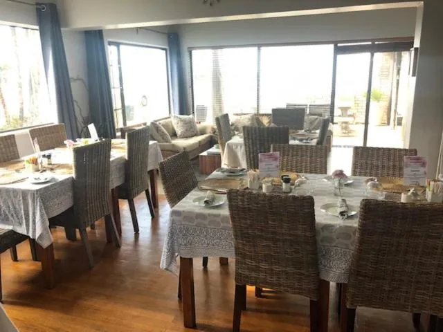 Communal lounge/ TV room in Palm Beach Guesthouse