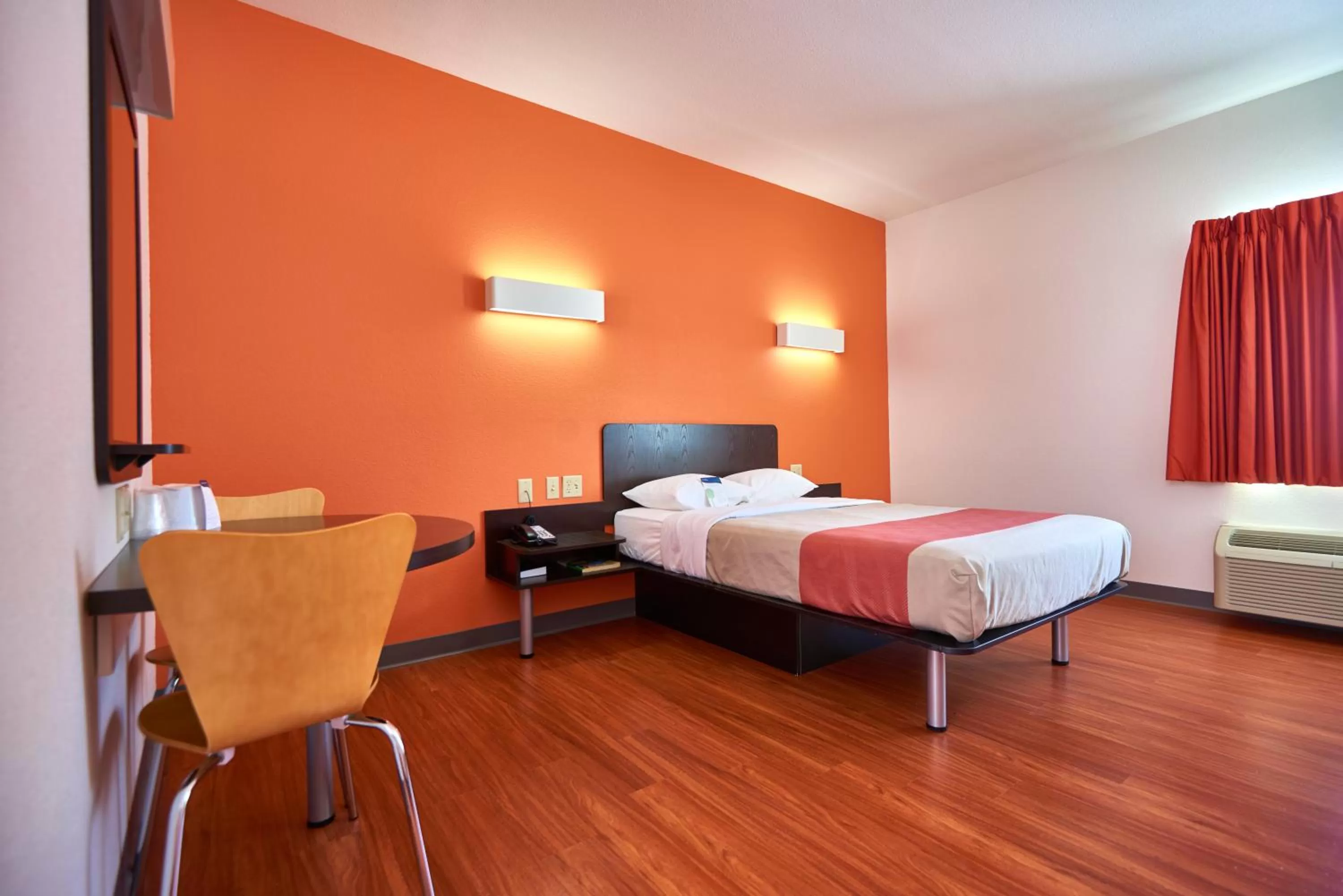 Bedroom, Bed in Motel 6 Wilkes Barre Arena