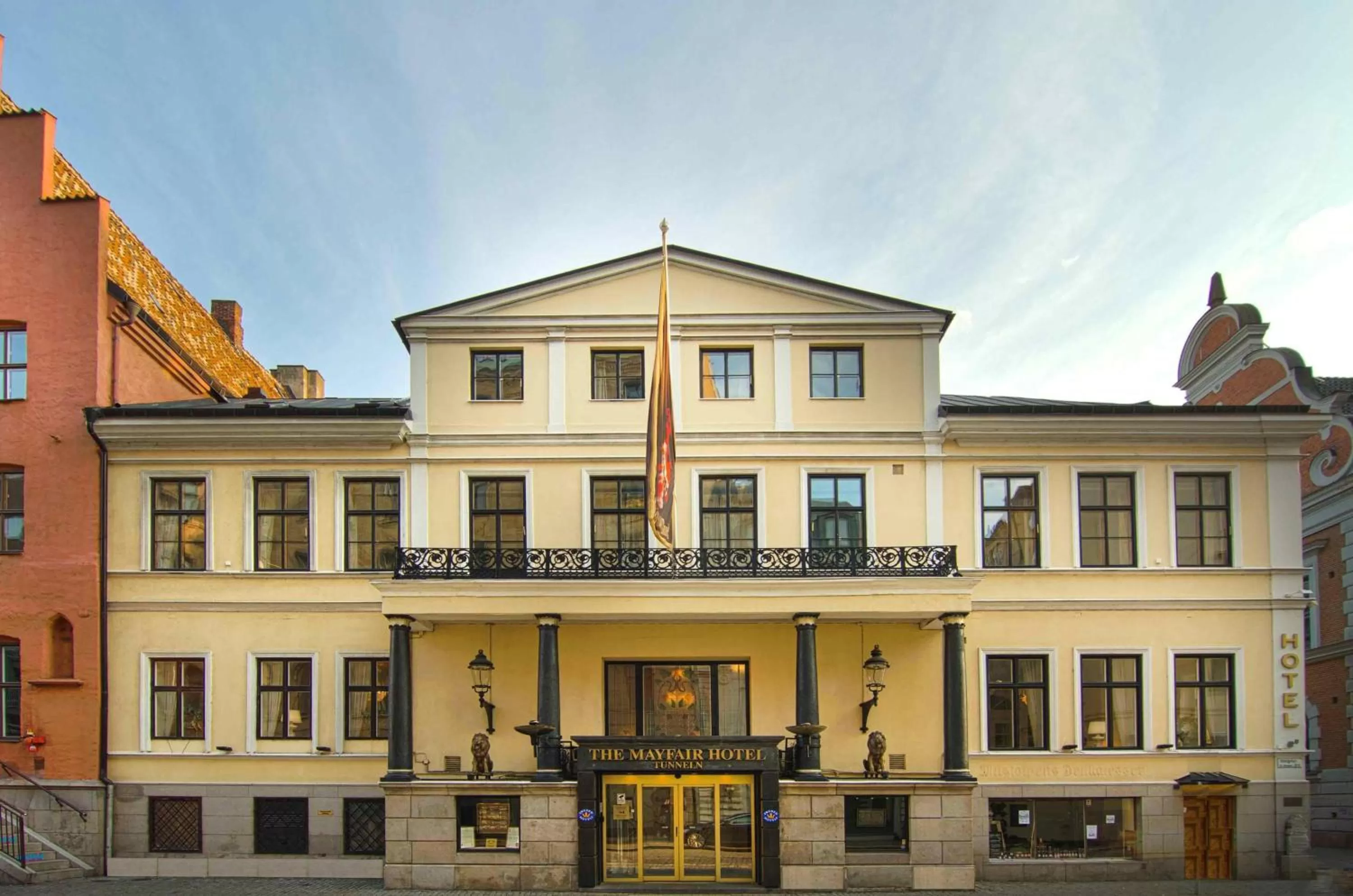 Bird's eye view in Mayfair Hotel Tunneln