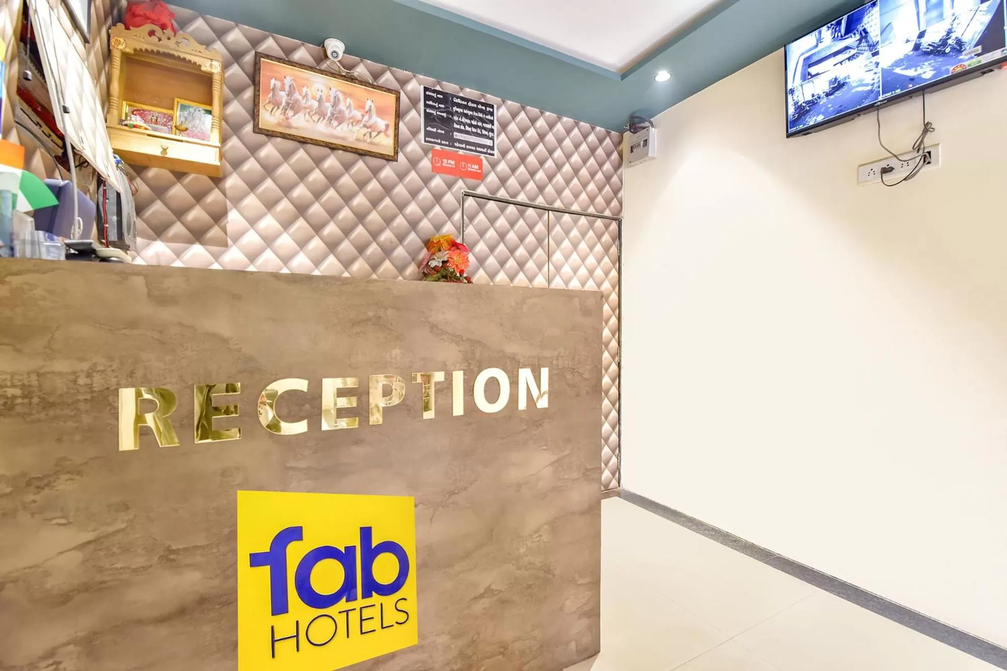 Lobby or reception in FabHotel Nidhivan, Udhna Junction
