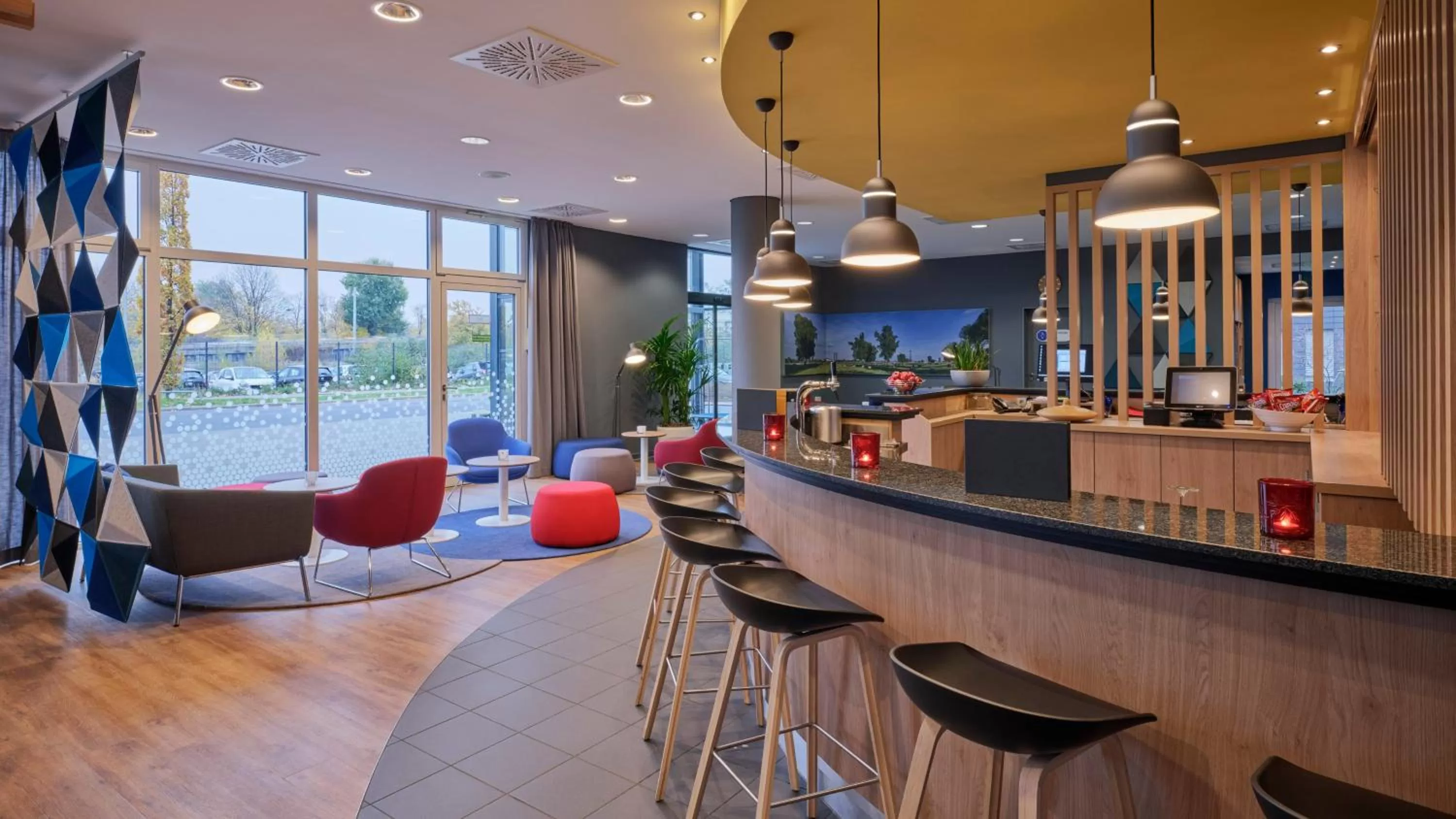 Lounge or bar in Holiday Inn Express Düsseldorf - City North by IHG