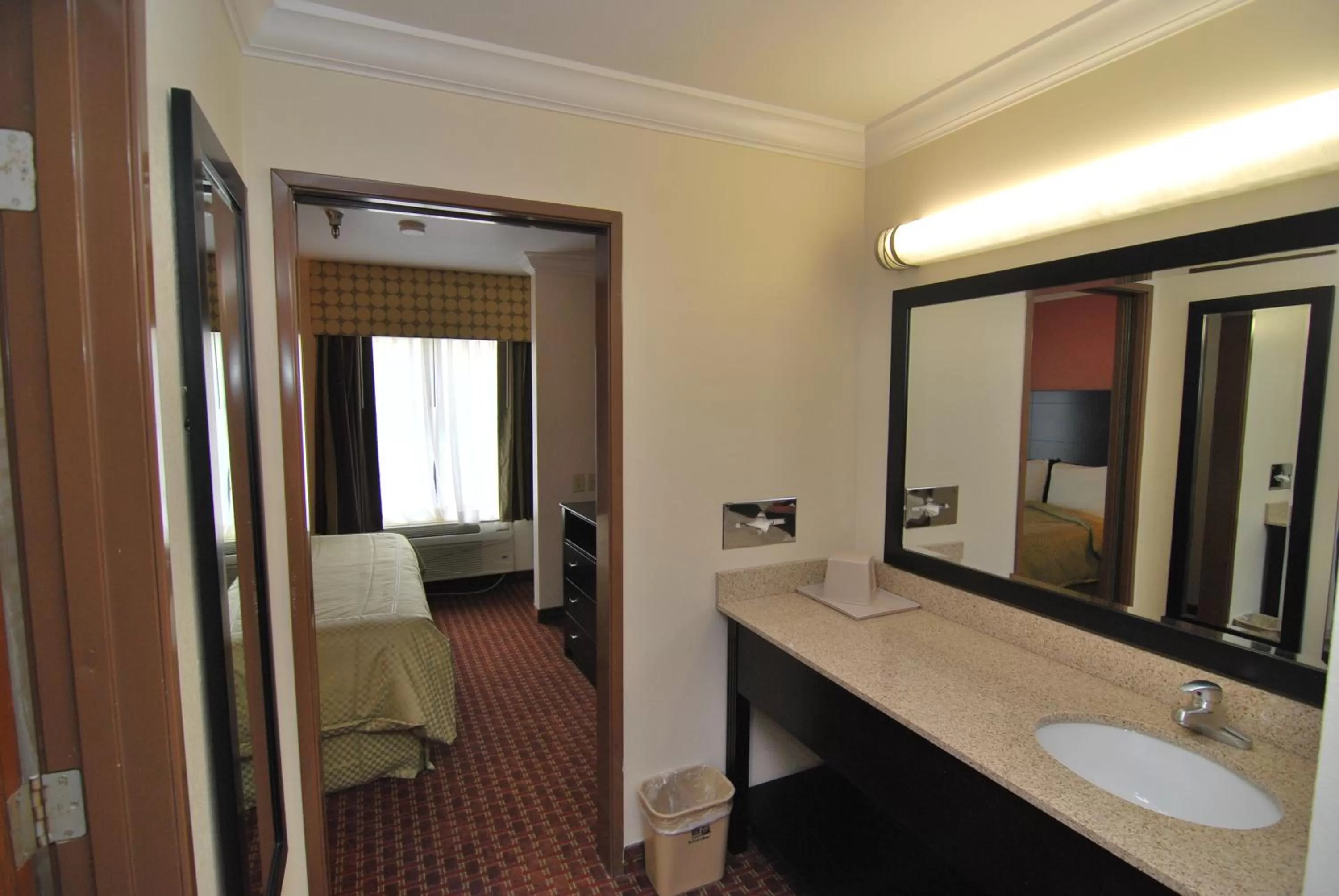 Bedroom, Bed in AmericInn by Wyndham Johnston Des Moines