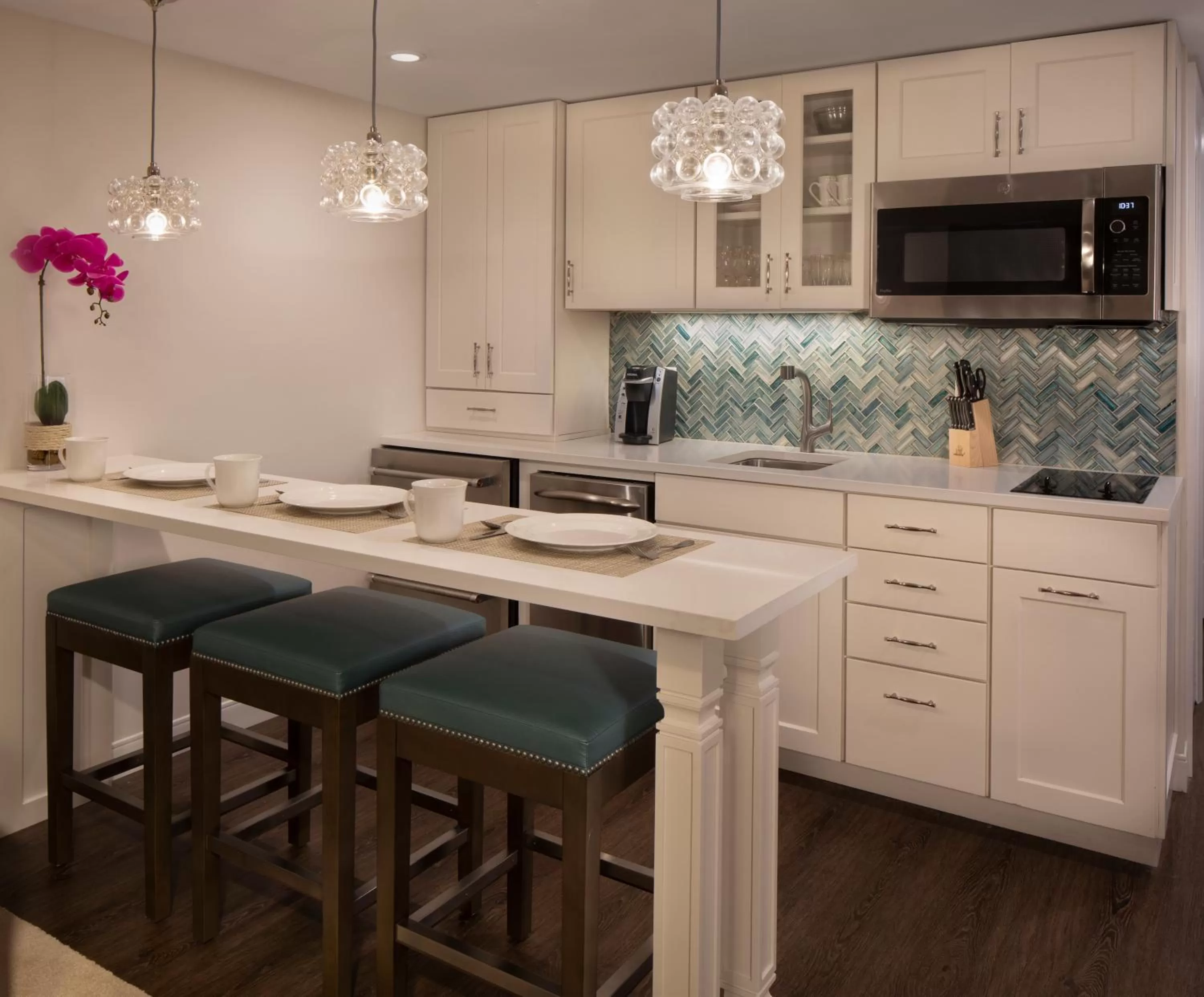 Kitchen or kitchenette in The Laureate Key West