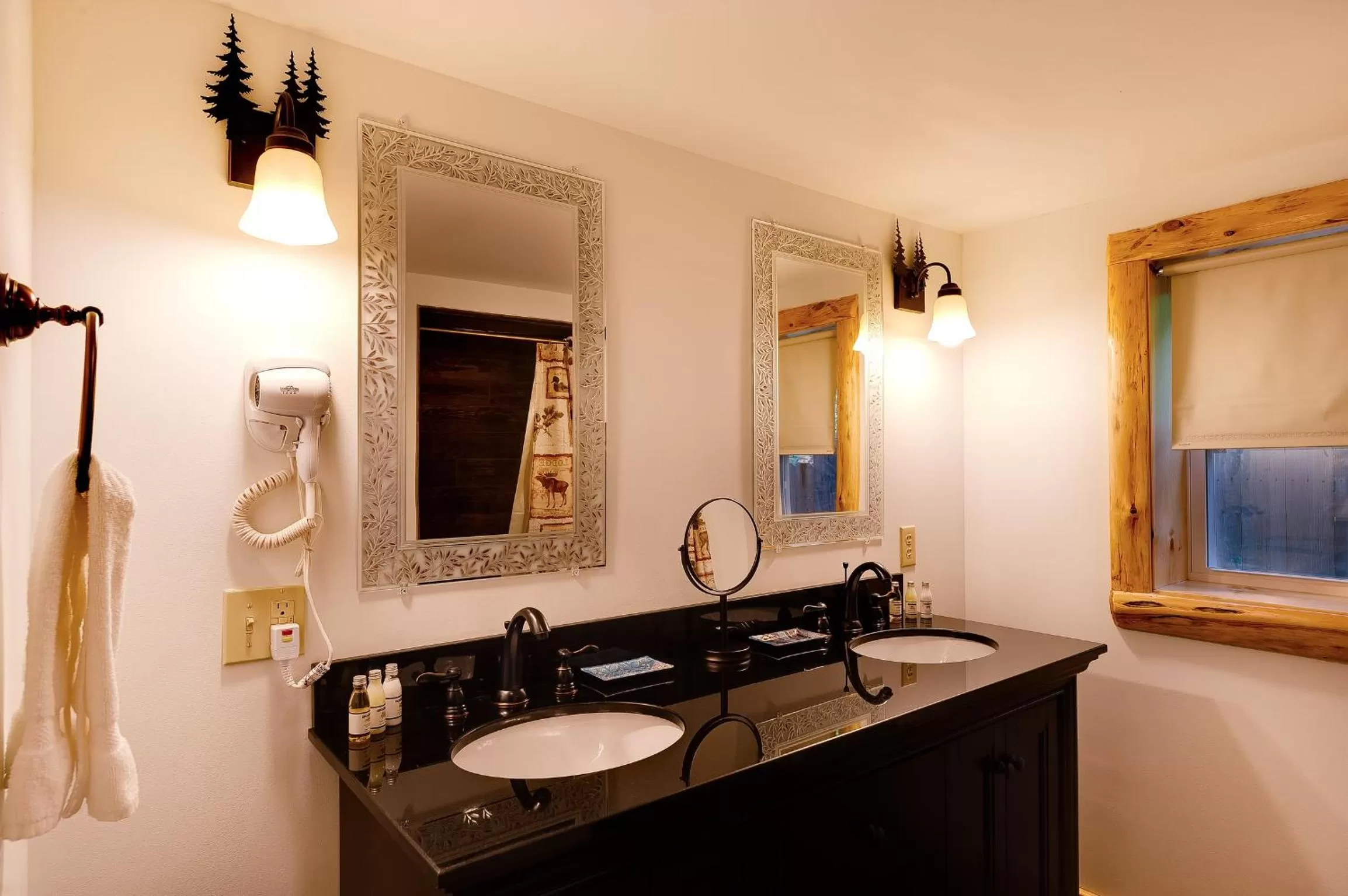 Bathroom in Cobble Mountain Lodge