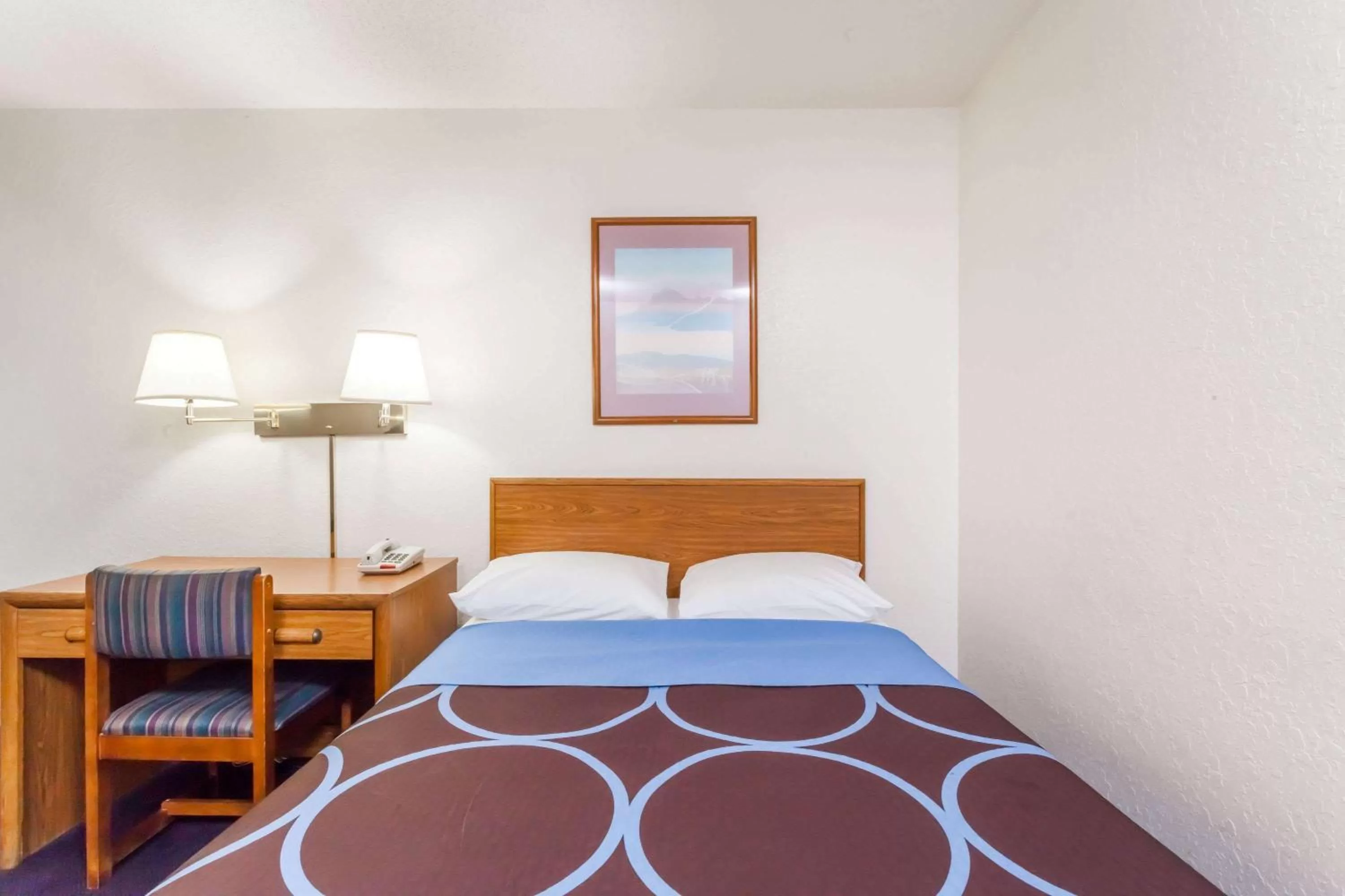 Photo of the whole room, Bed in Super 8 by Wyndham Sidney NY