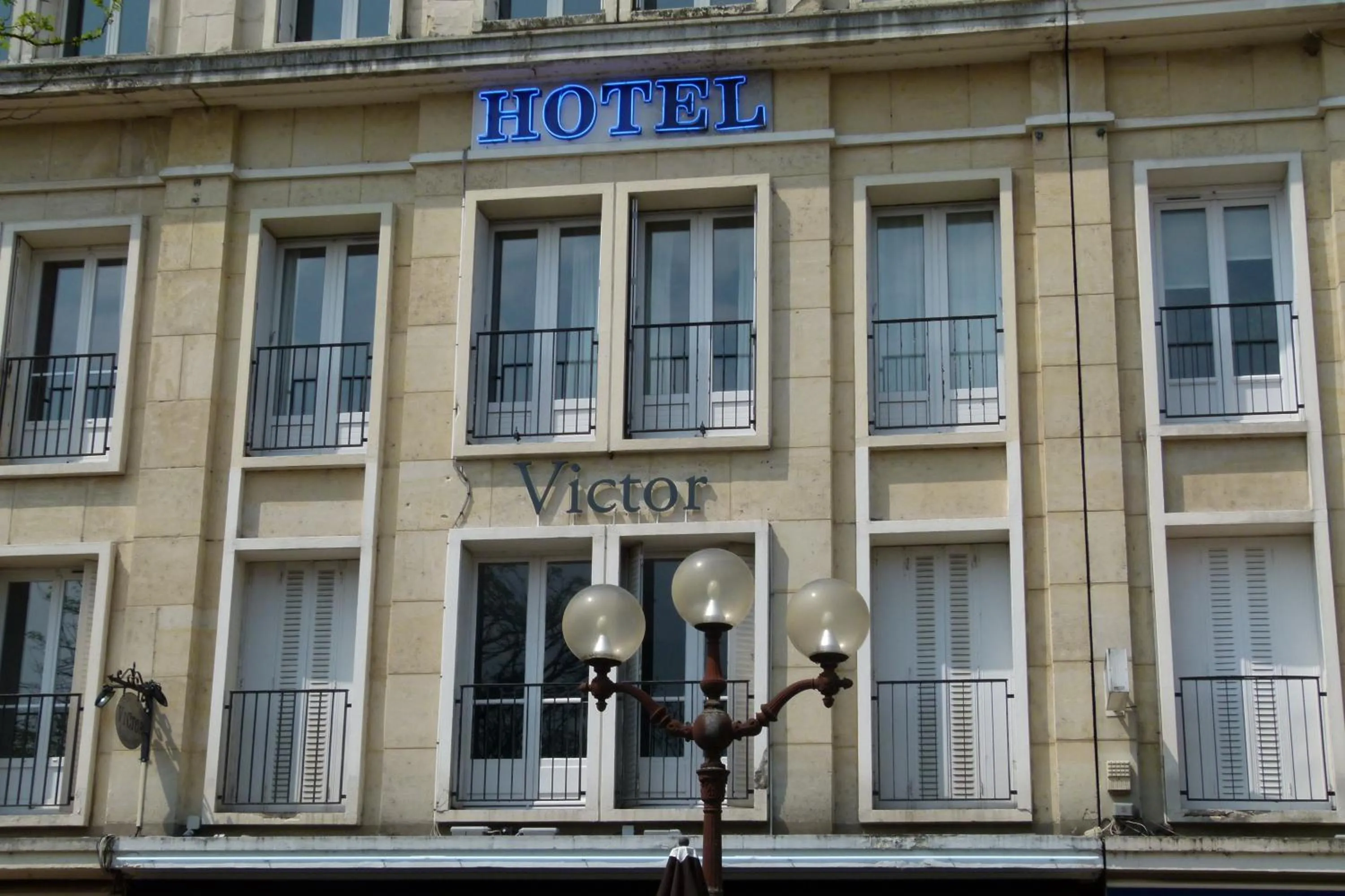 Facade/entrance in Hôtel Victor