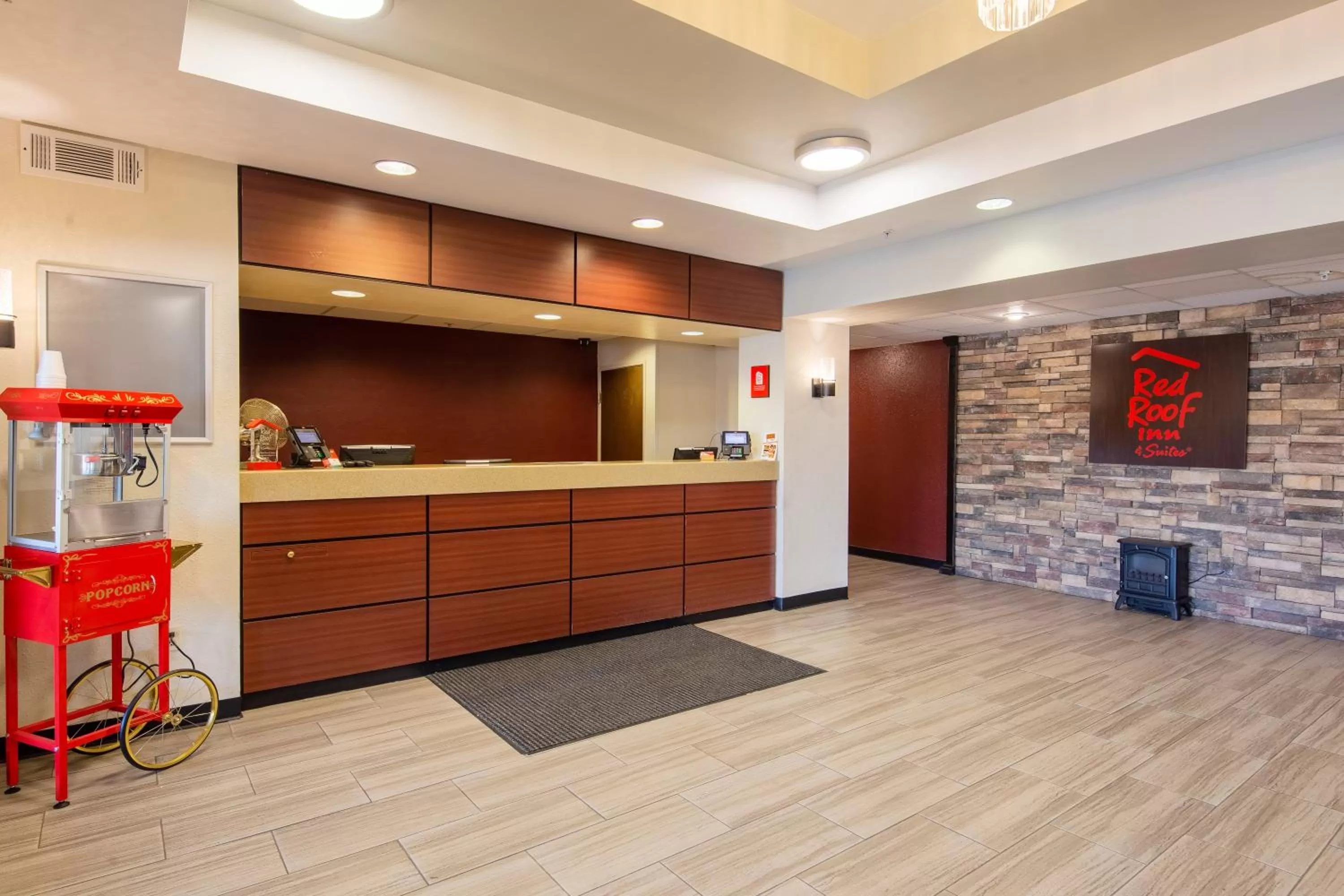 Lobby or reception in Red Roof Inn & Suites Indianapolis Airport