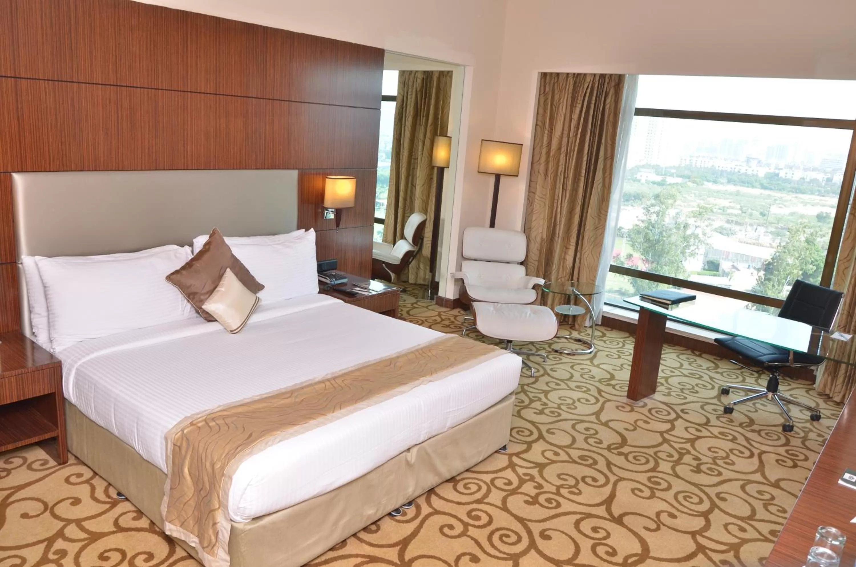 Photo of the whole room, Bed in Country Inn & Suites By Radisson, Sahibabad