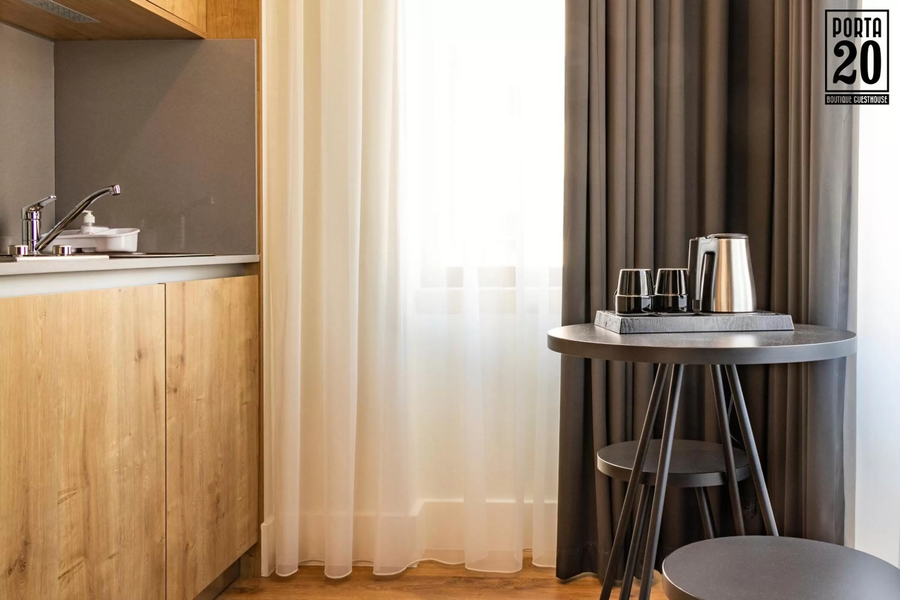 Coffee/tea facilities in Porta 20 Boutique Guesthouse