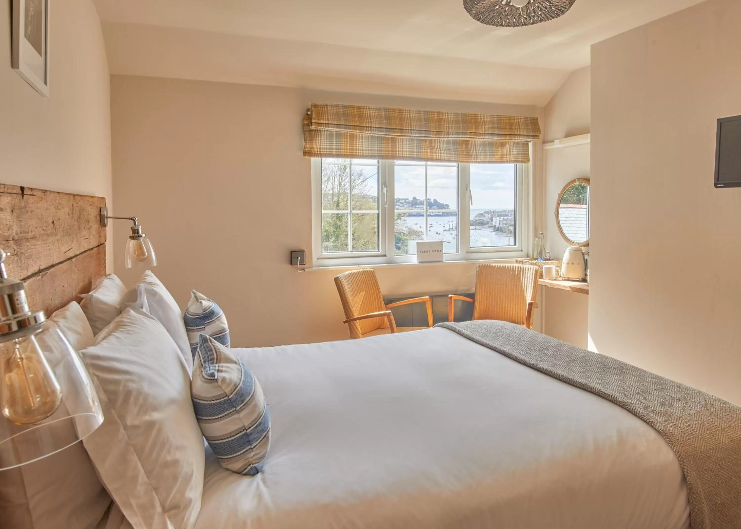 Bed in The Old Ferry Inn