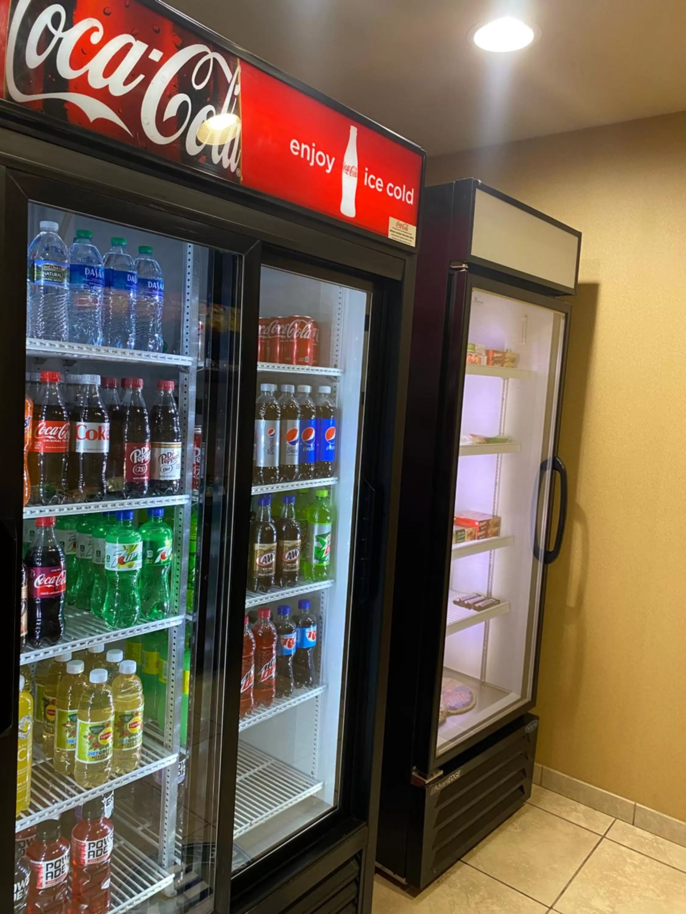 Food and drinks in Cobblestone Hotel & Suites - Broken Bow