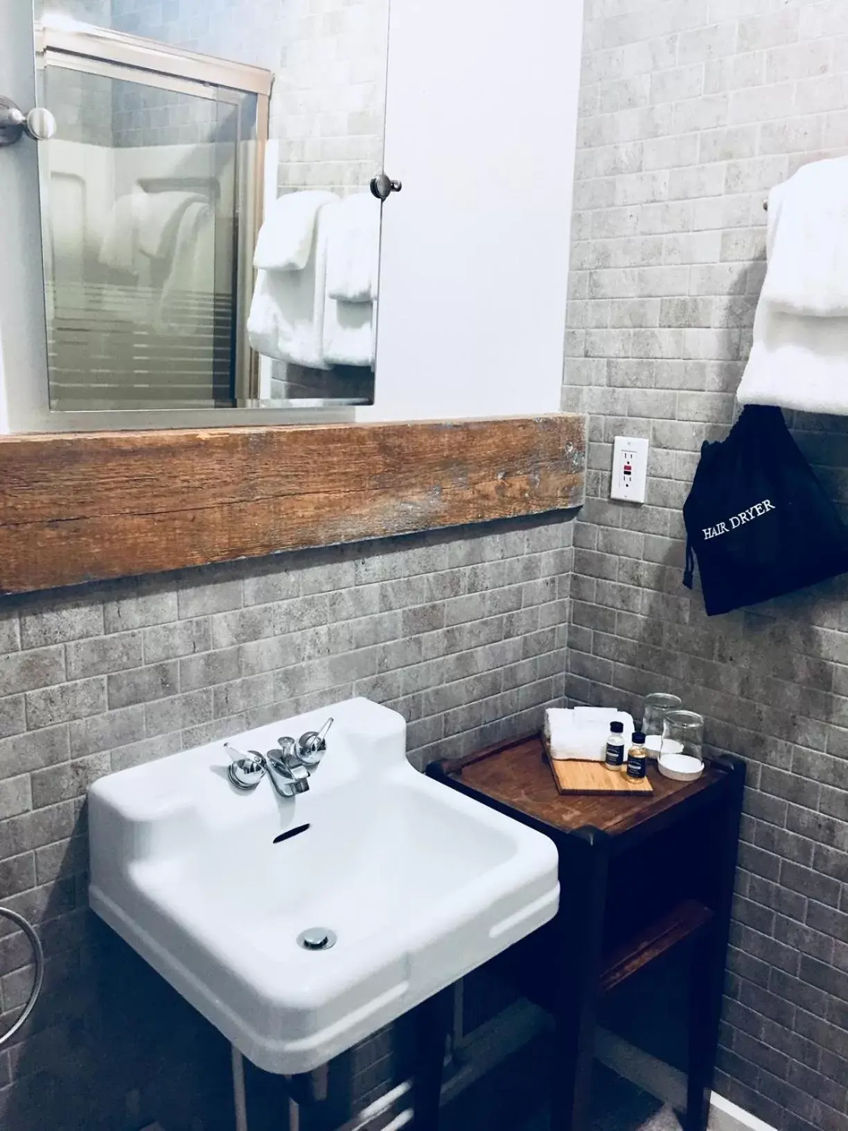 Small Double Room in The Nutmeg Vermont Small Double Room in The Nutmeg Vermont