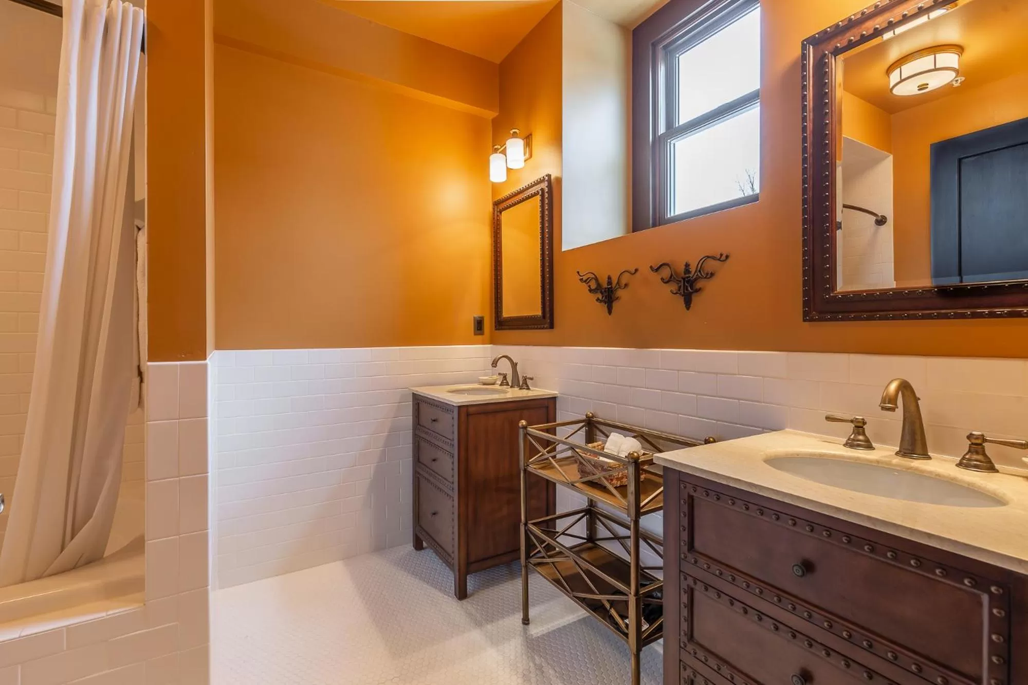 Bathroom in Steele Mansion Inn & Gathering Hub