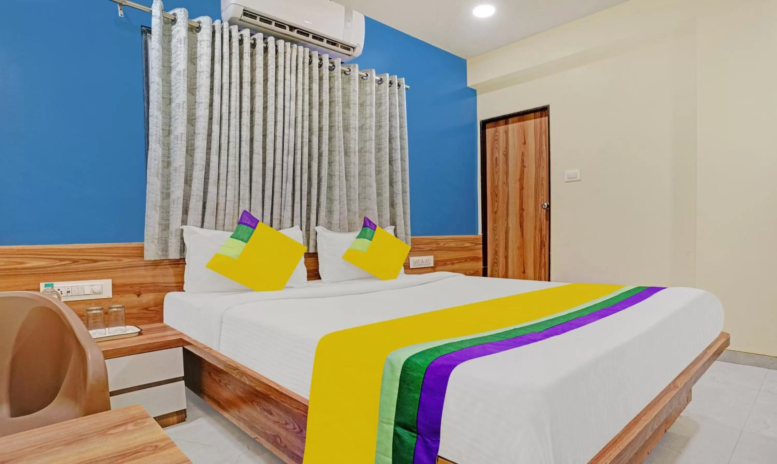 Bedroom, Bed in Itsy By Treebo - Radhika Ex