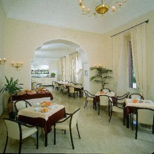 Restaurant/places to eat in Hotel Mediterranee