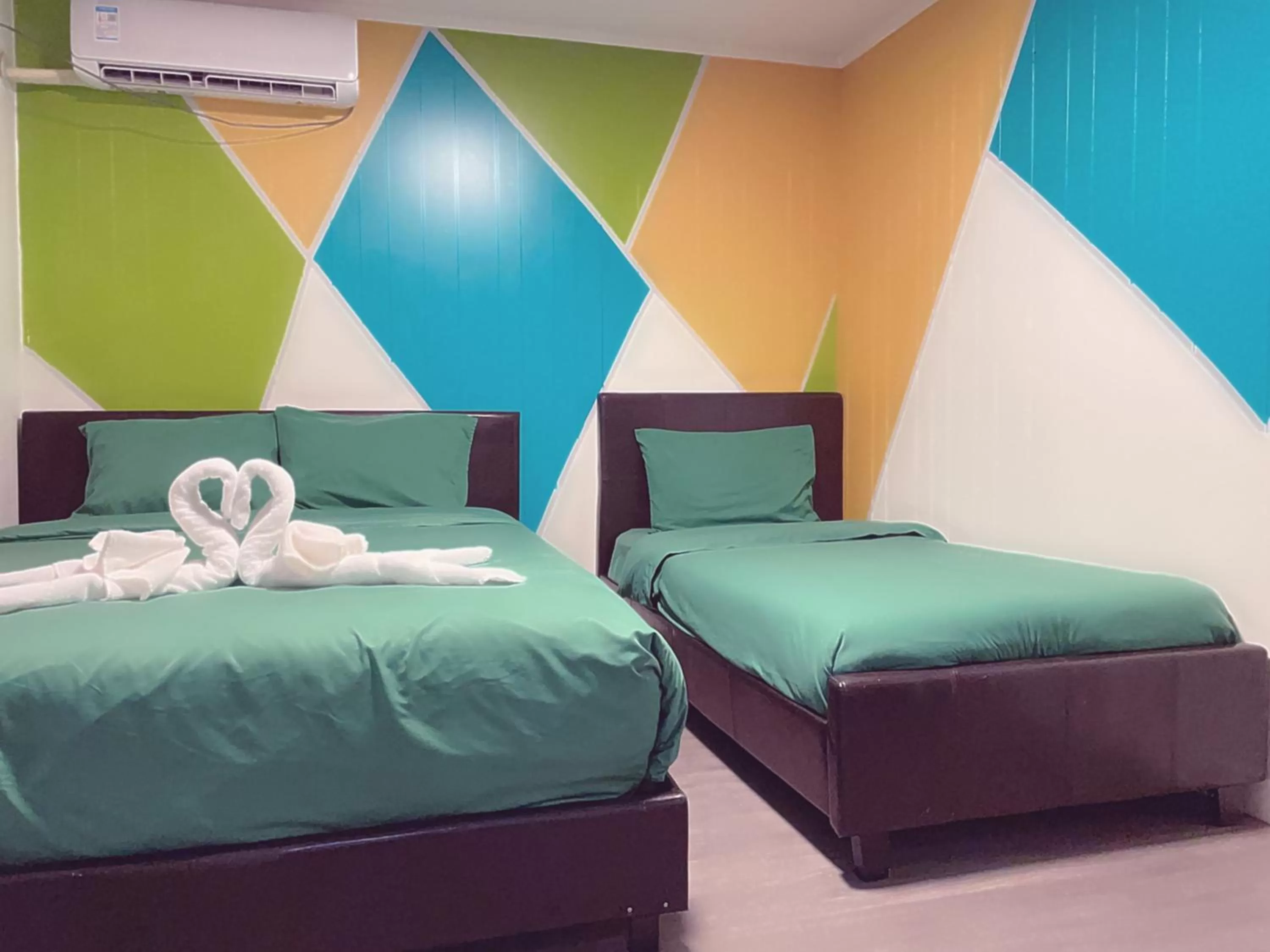 Bed in Stop 21 Motel