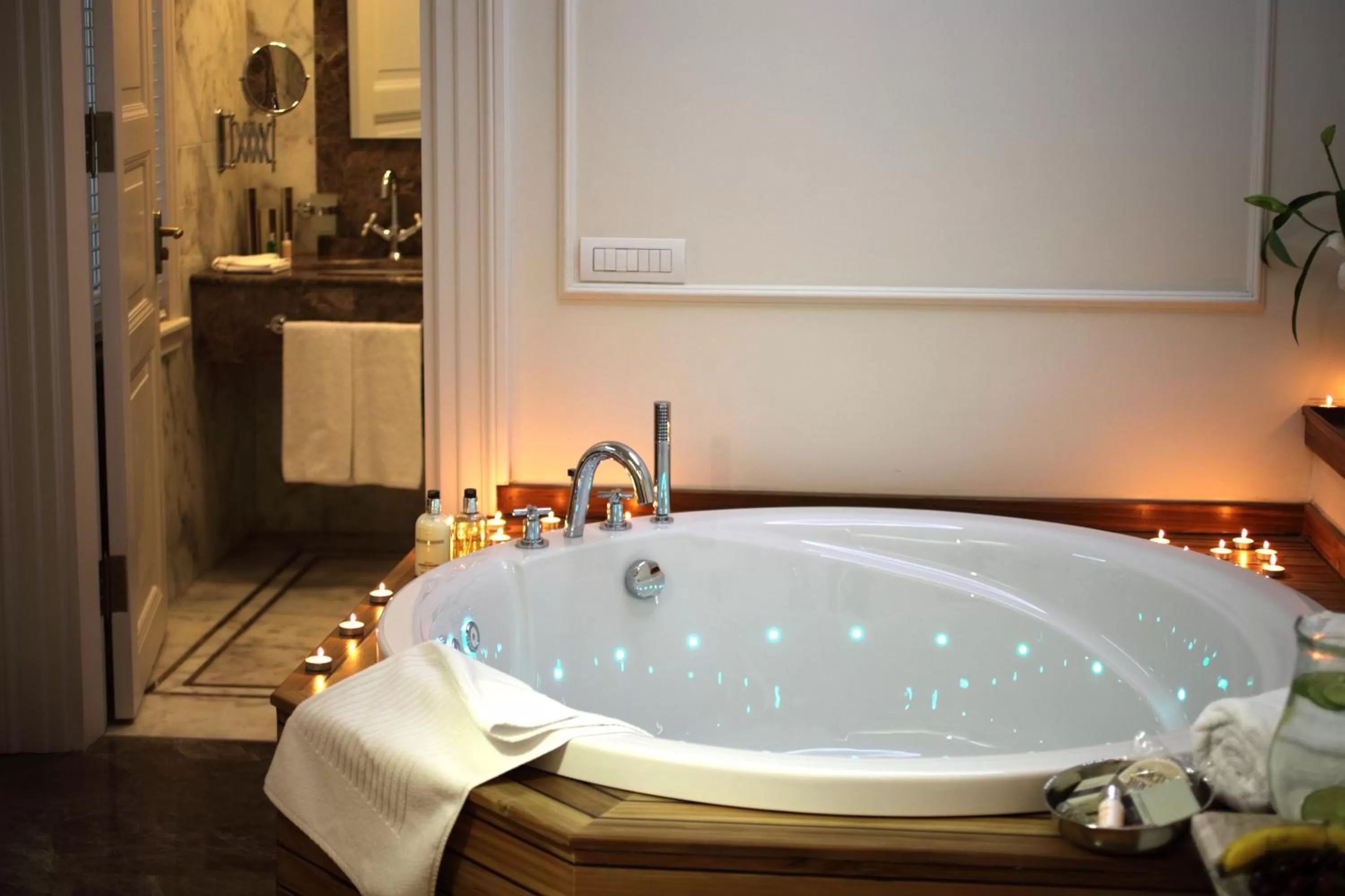 Hot Tub in Corinne Art & Boutique Hotel