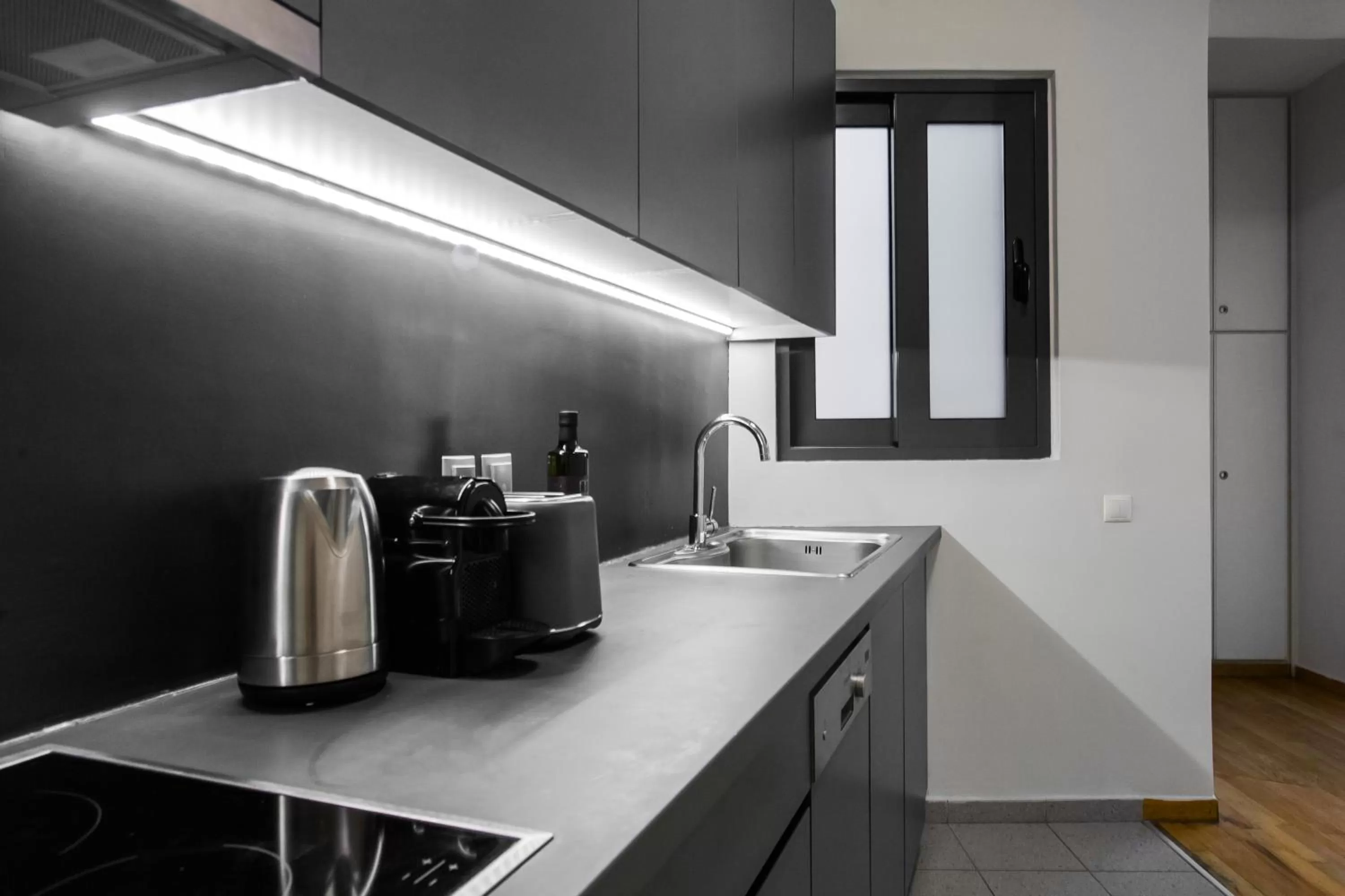 Kitchen or kitchenette, Kitchen/Kitchenette in ZOIA The Hill by UPSTREET