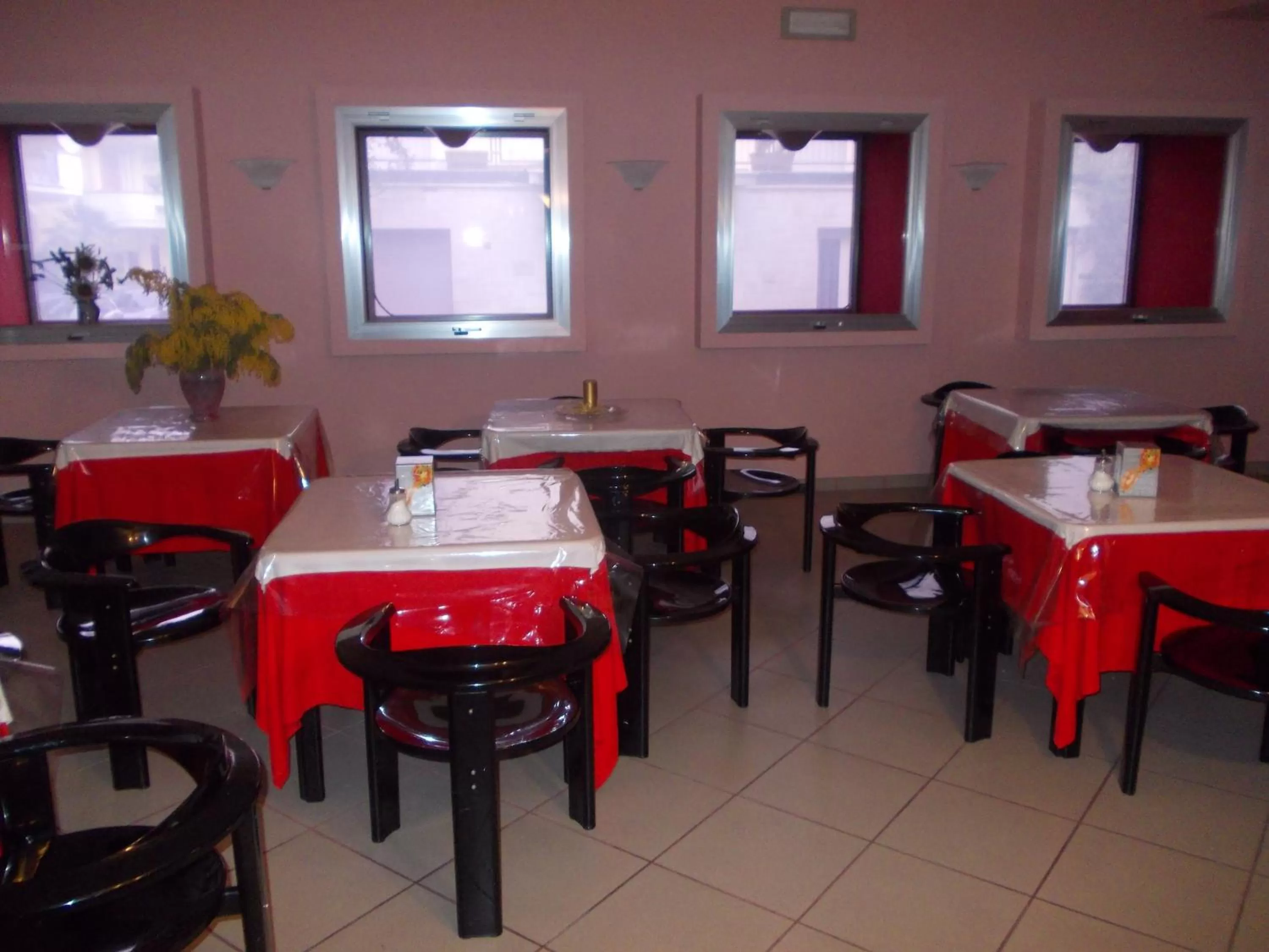 Restaurant/Places to Eat in Scacco Rosso