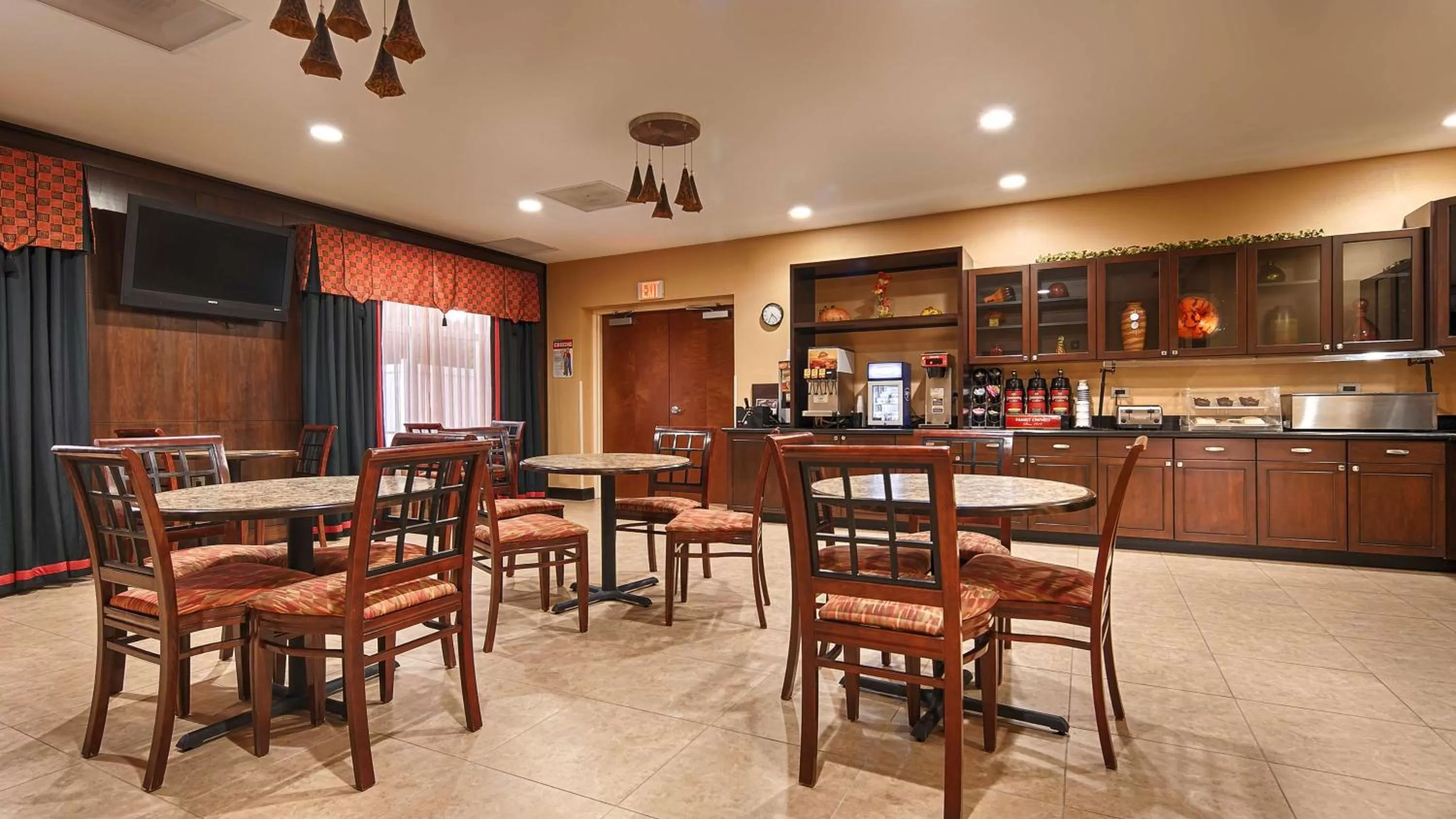 Breakfast in Best Western Plus Cecil Field Inn & Suites