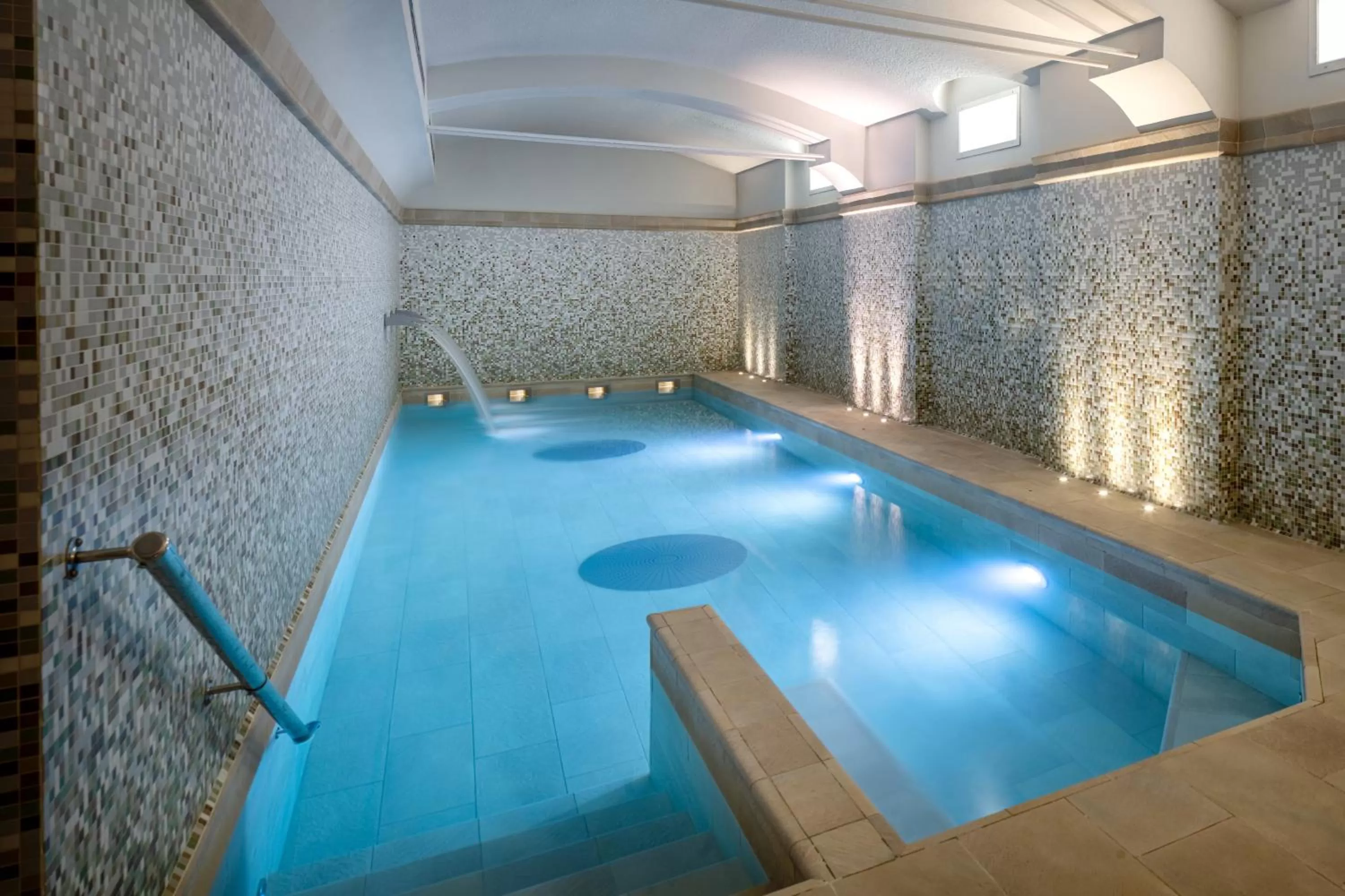 Swimming pool in UNA Hotels Galles Milano