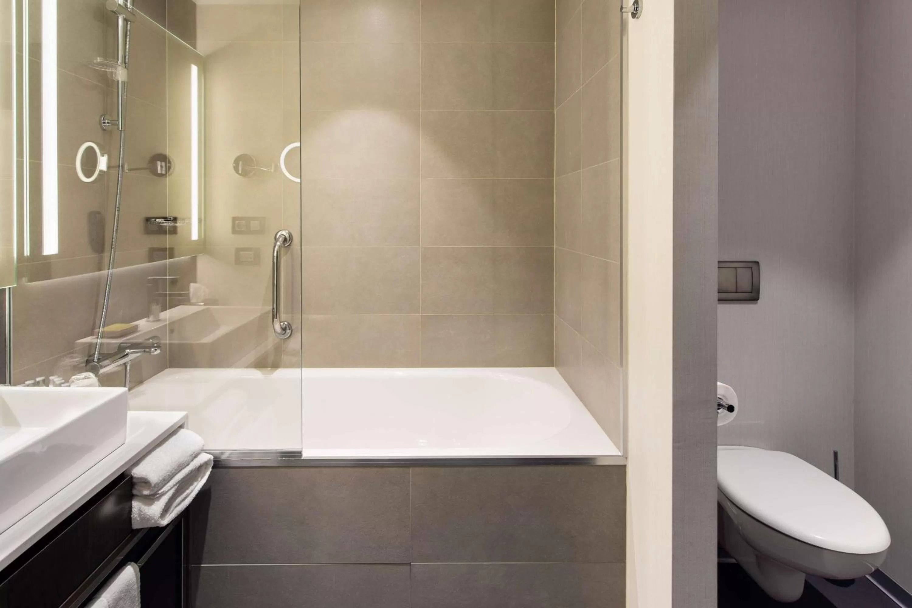 Bathroom in DoubleTree by Hilton Hotel Cluj - City Plaza