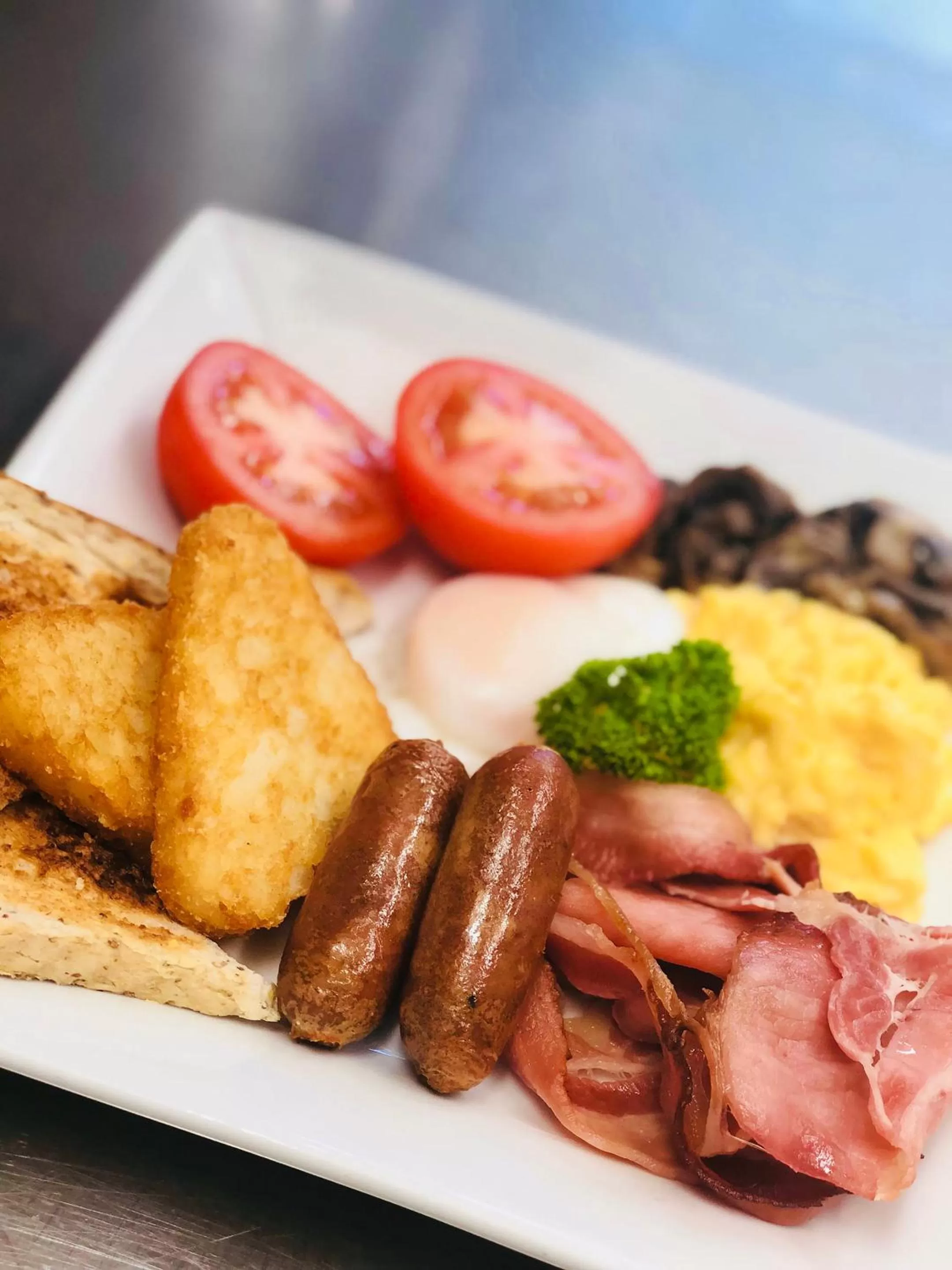 Restaurant/places to eat in Pavilions Hotel