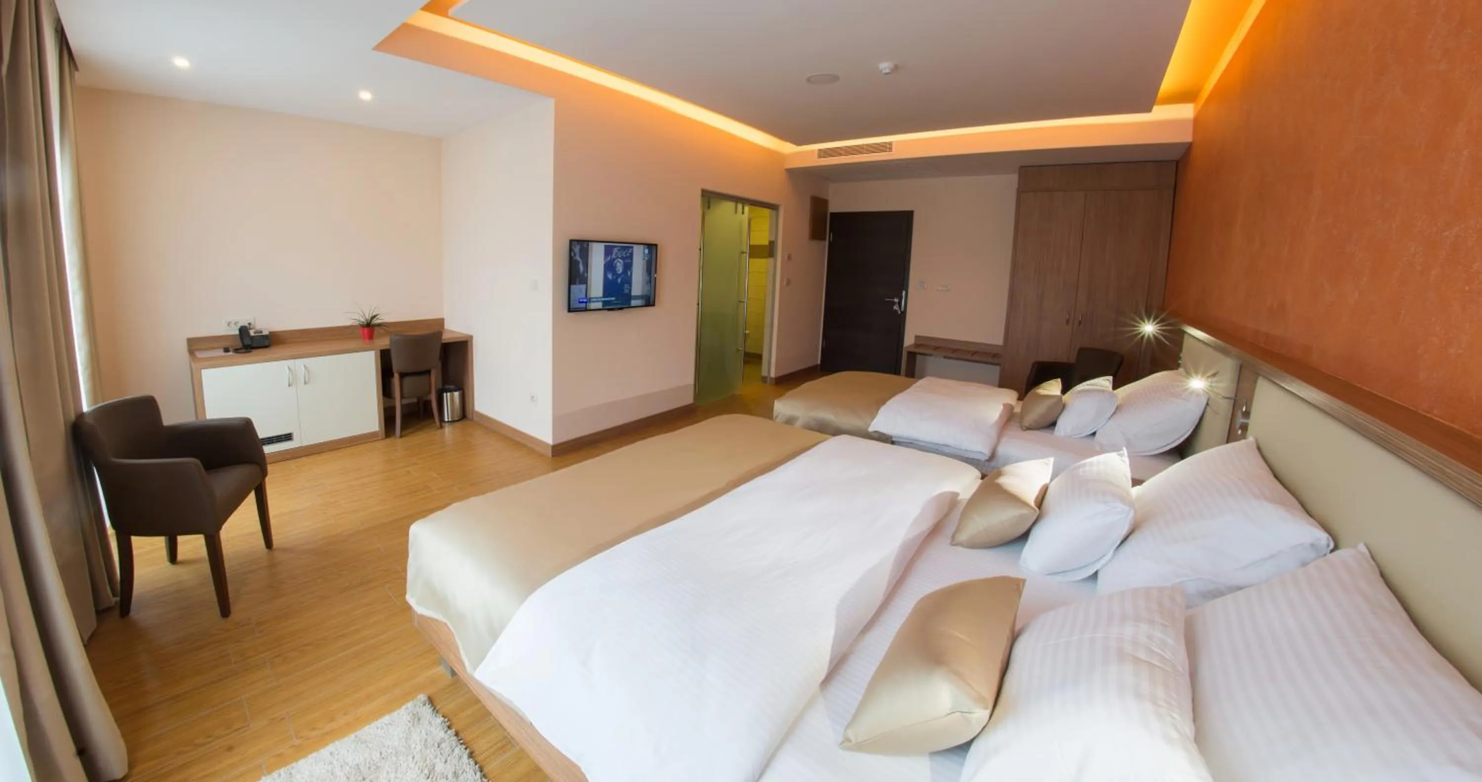 TV and multimedia, Bed in Hotel Mostar