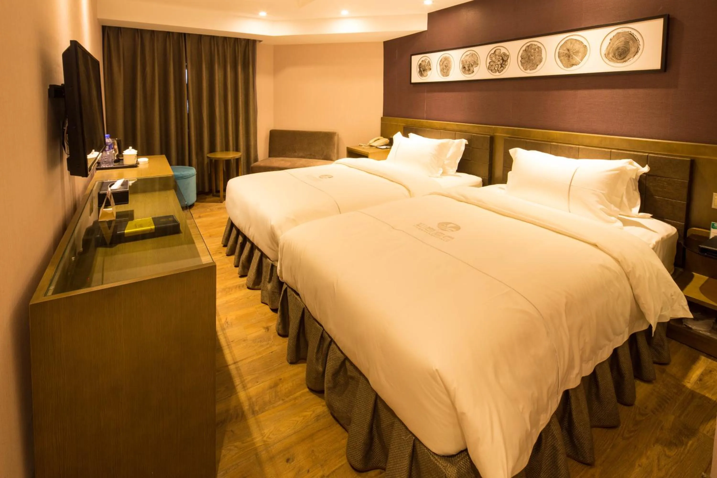 Decorative detail, Bed in INSAIL Hotel (Shenzhen Dongmen Branch)