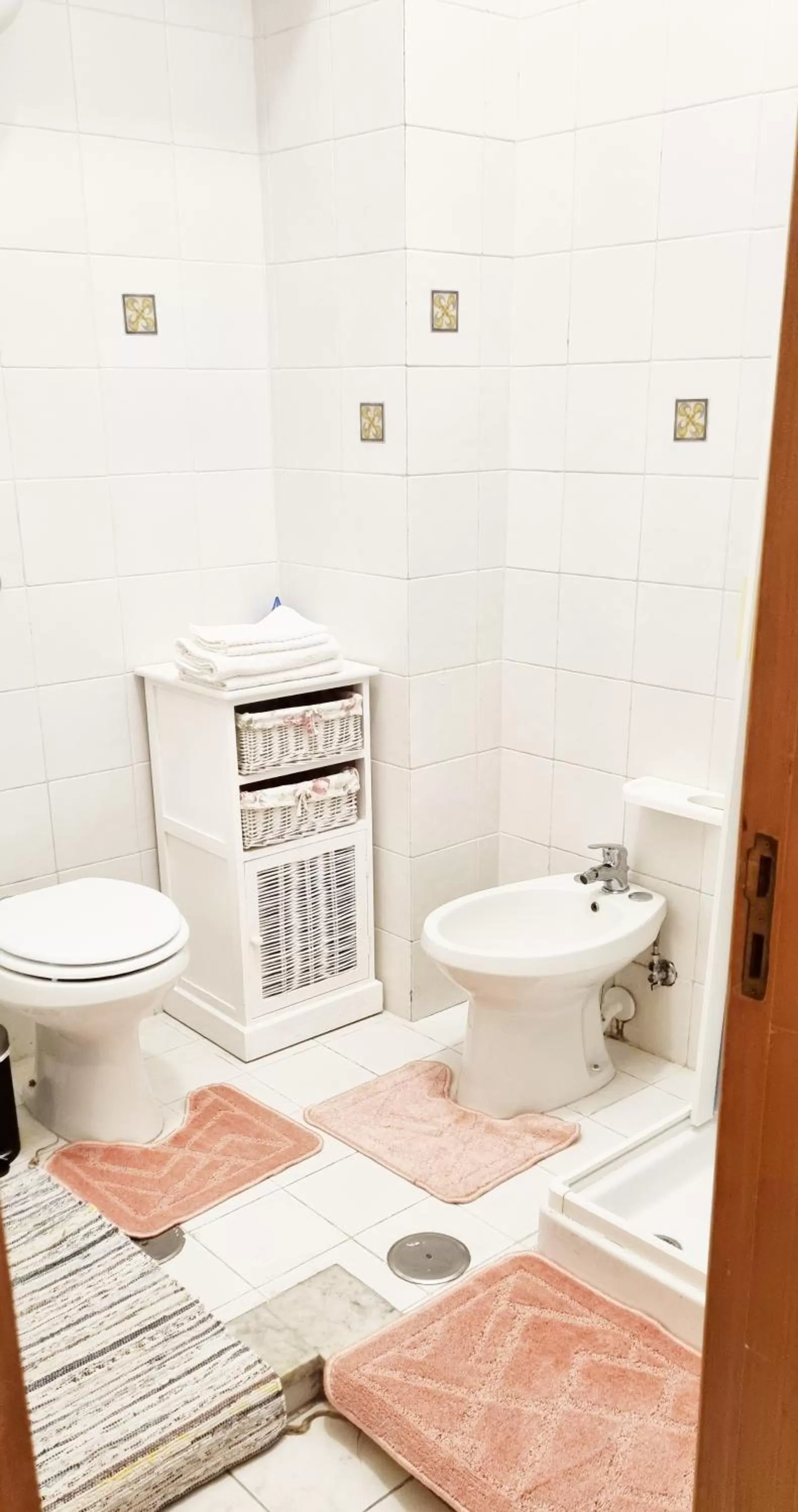 Toilet, Bathroom in The Queen