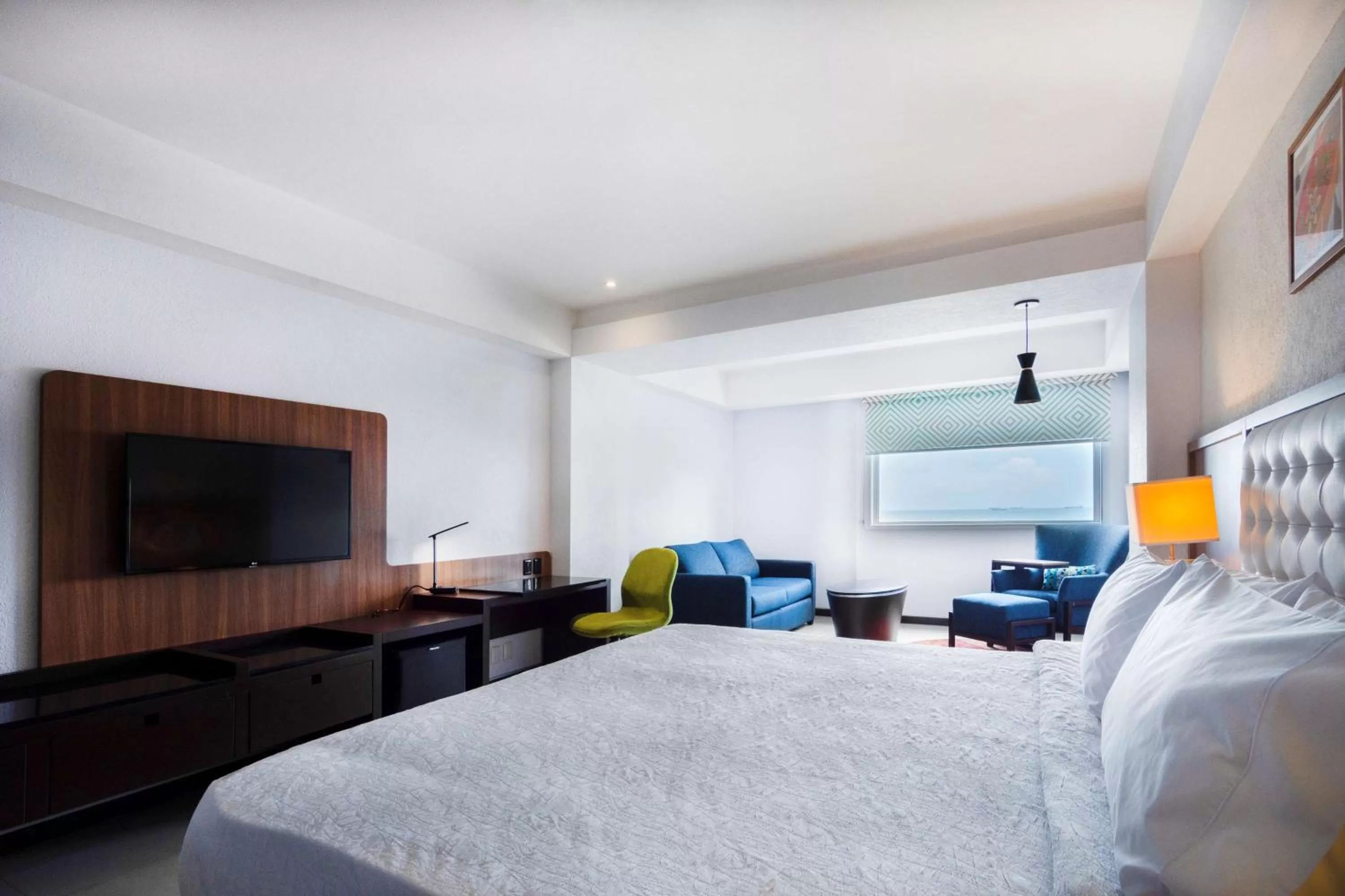 Living room, Bed in Hampton by Hilton Veracruz Boca Del Rio