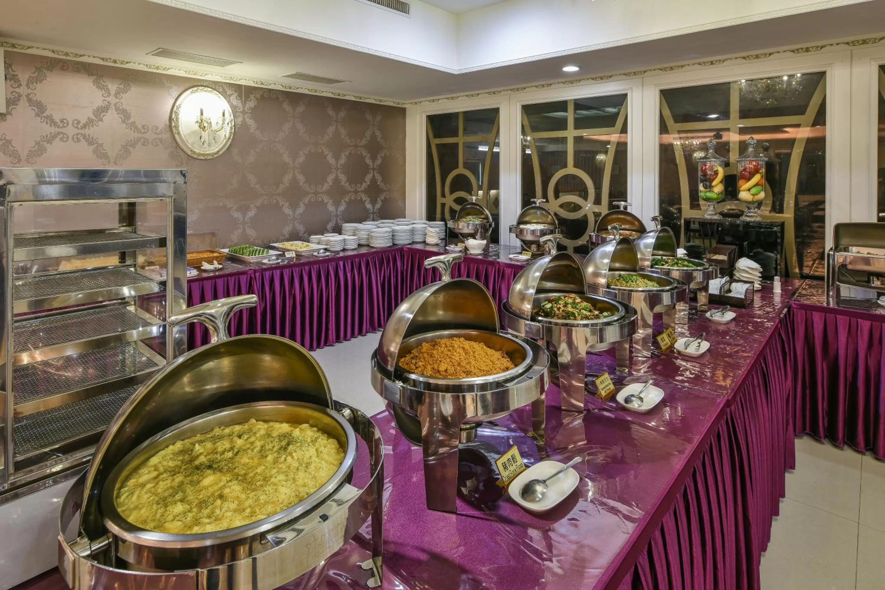 Restaurant/places to eat in Ever Luck Hotel