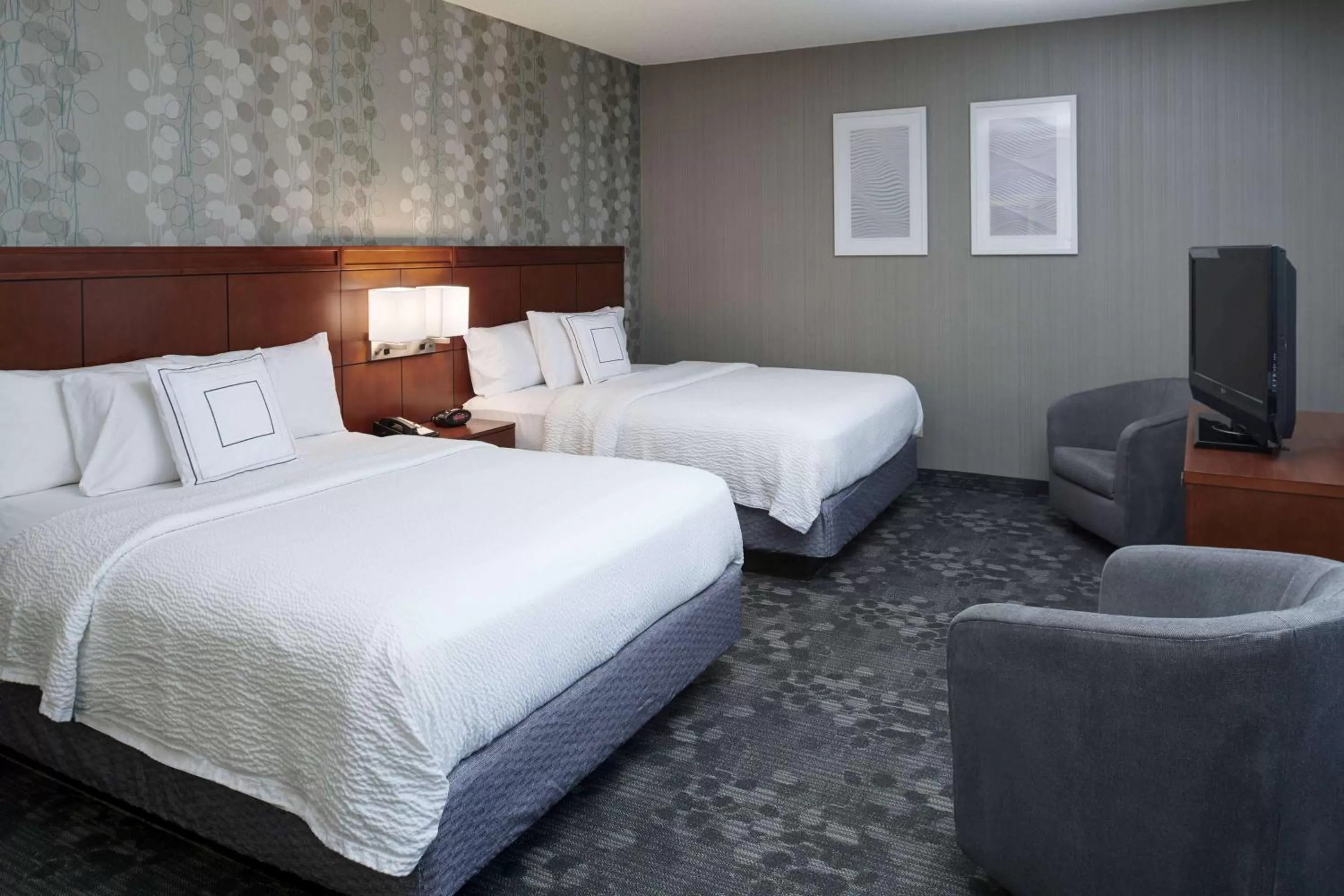 View (from property/room), Bed in Sonesta Select Milwaukee Brookfield