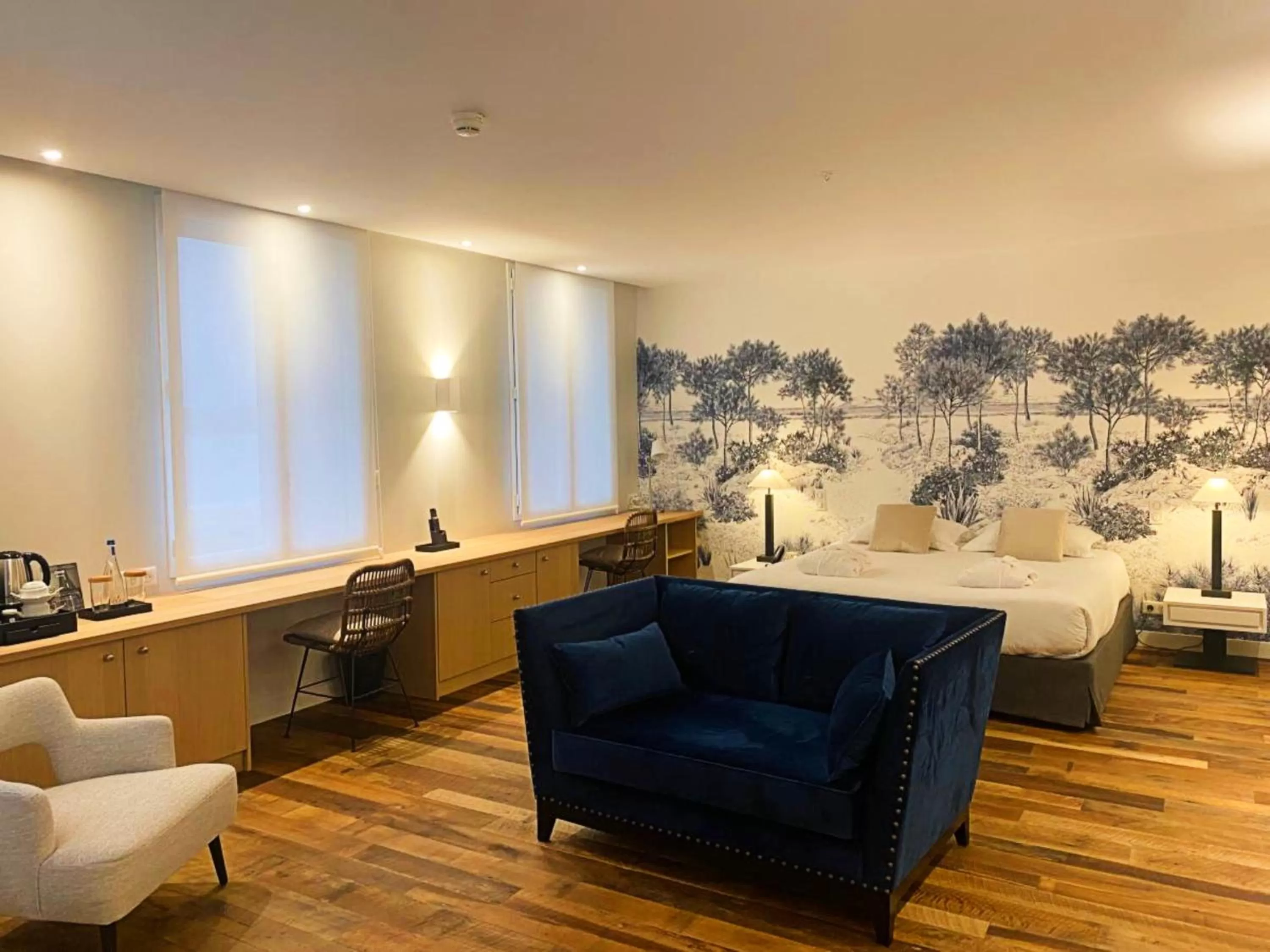 Photo of the whole room, Seating Area in Hôtel de la Plage - Saint Jean de Luz