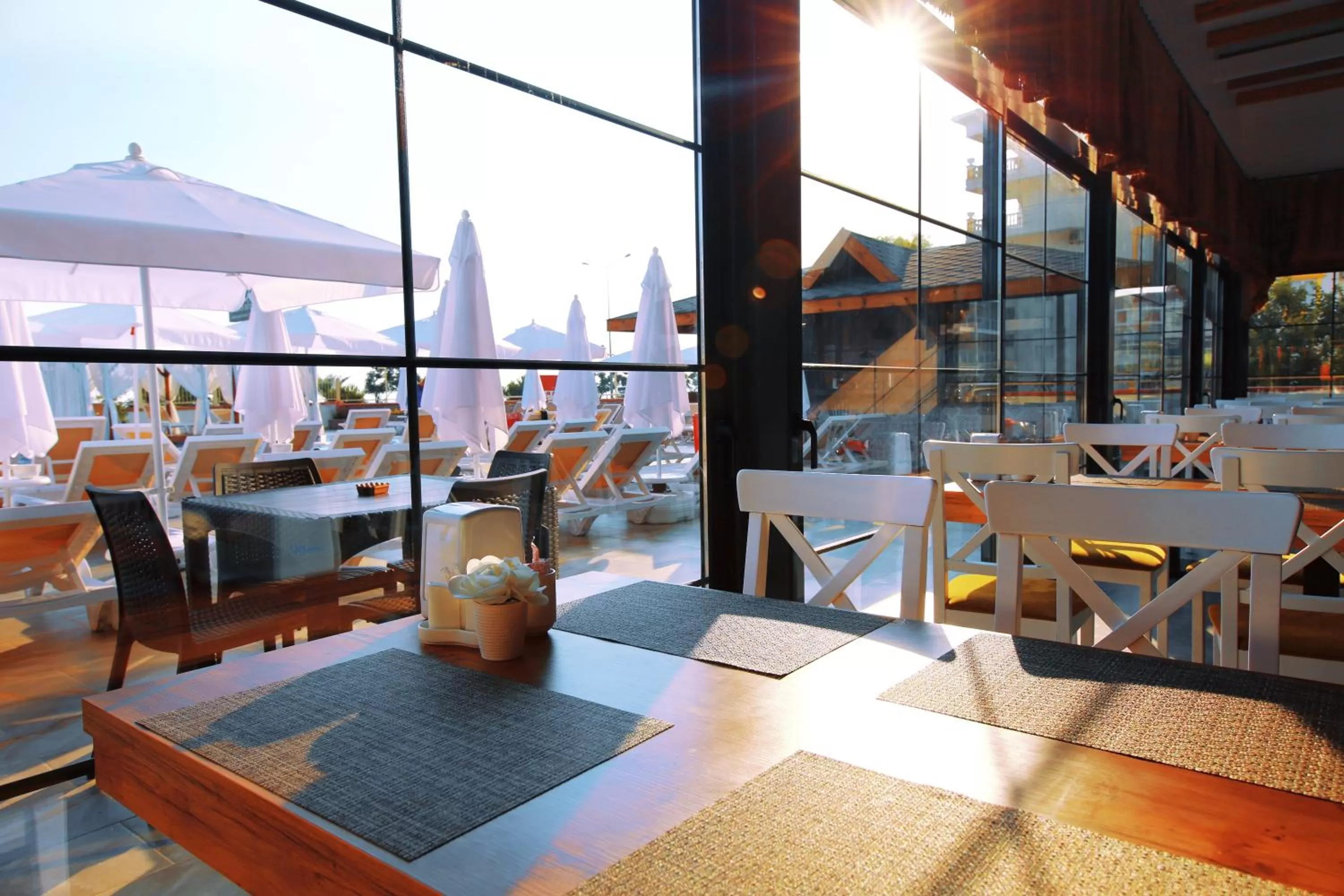 Restaurant/places to eat in Sey Beach Hotel & Spa