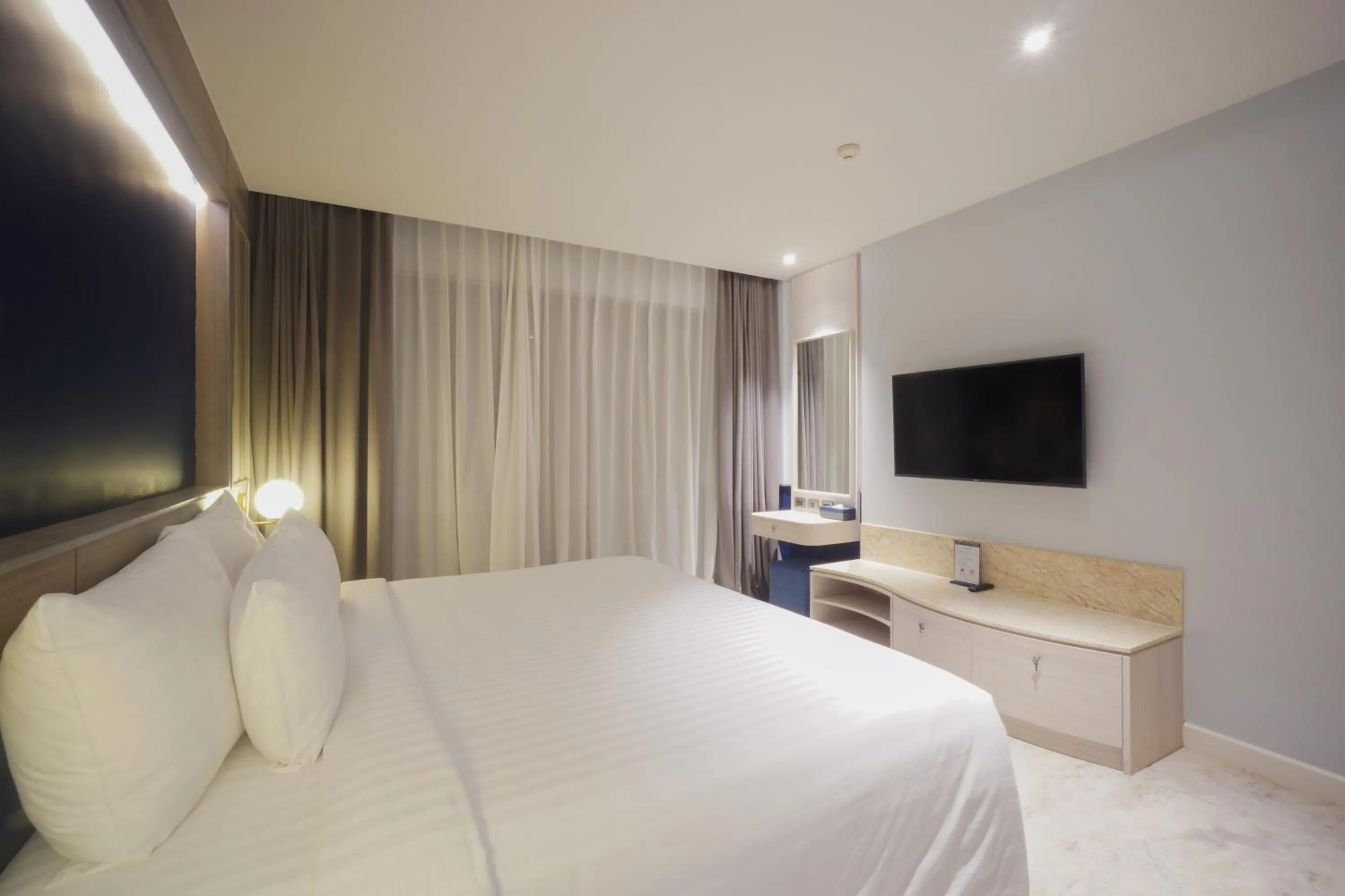Bed in Seabed Grand Hotel Phuket - SHA Extra Plus