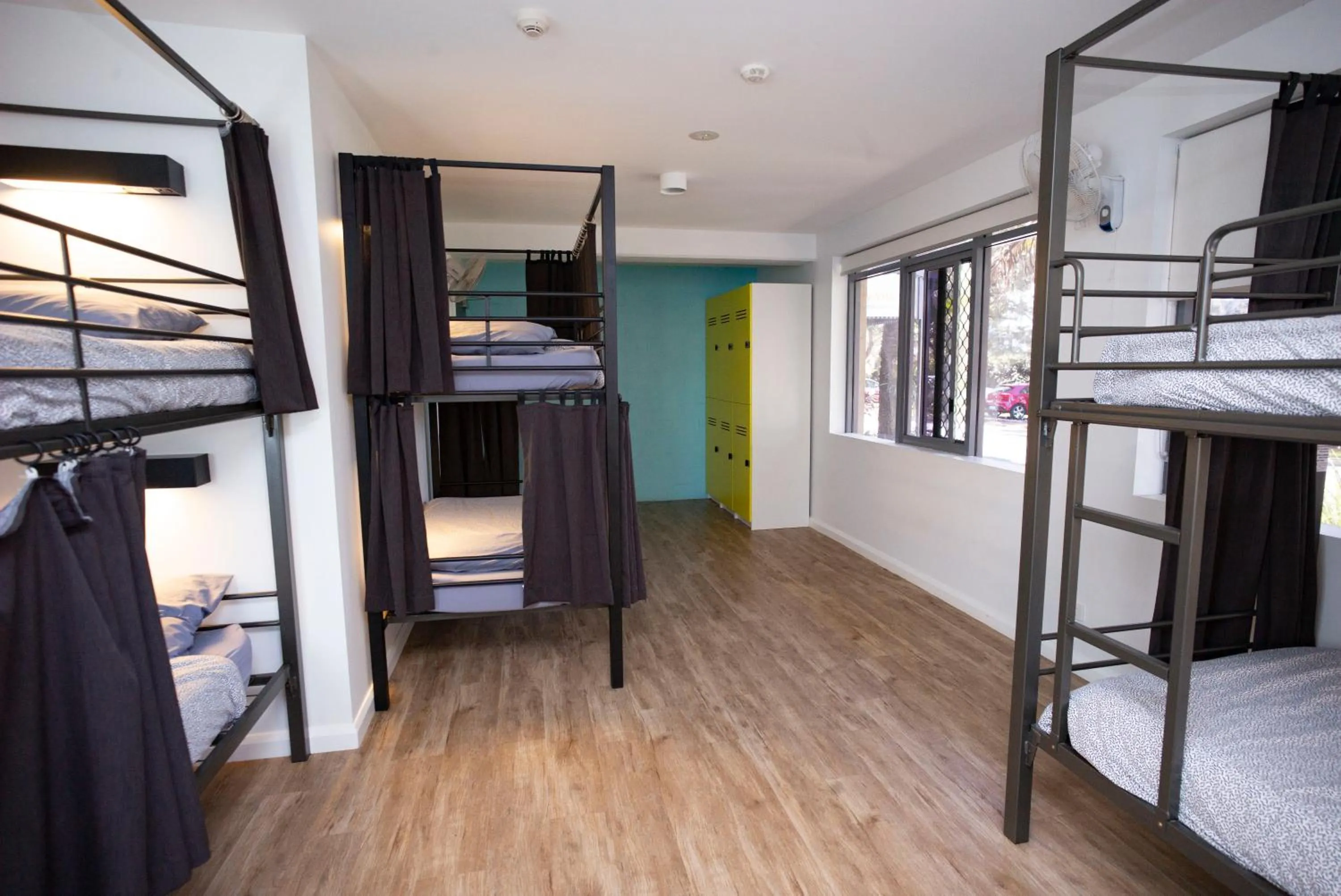 Bedroom, Bed in YHA Byron Bay