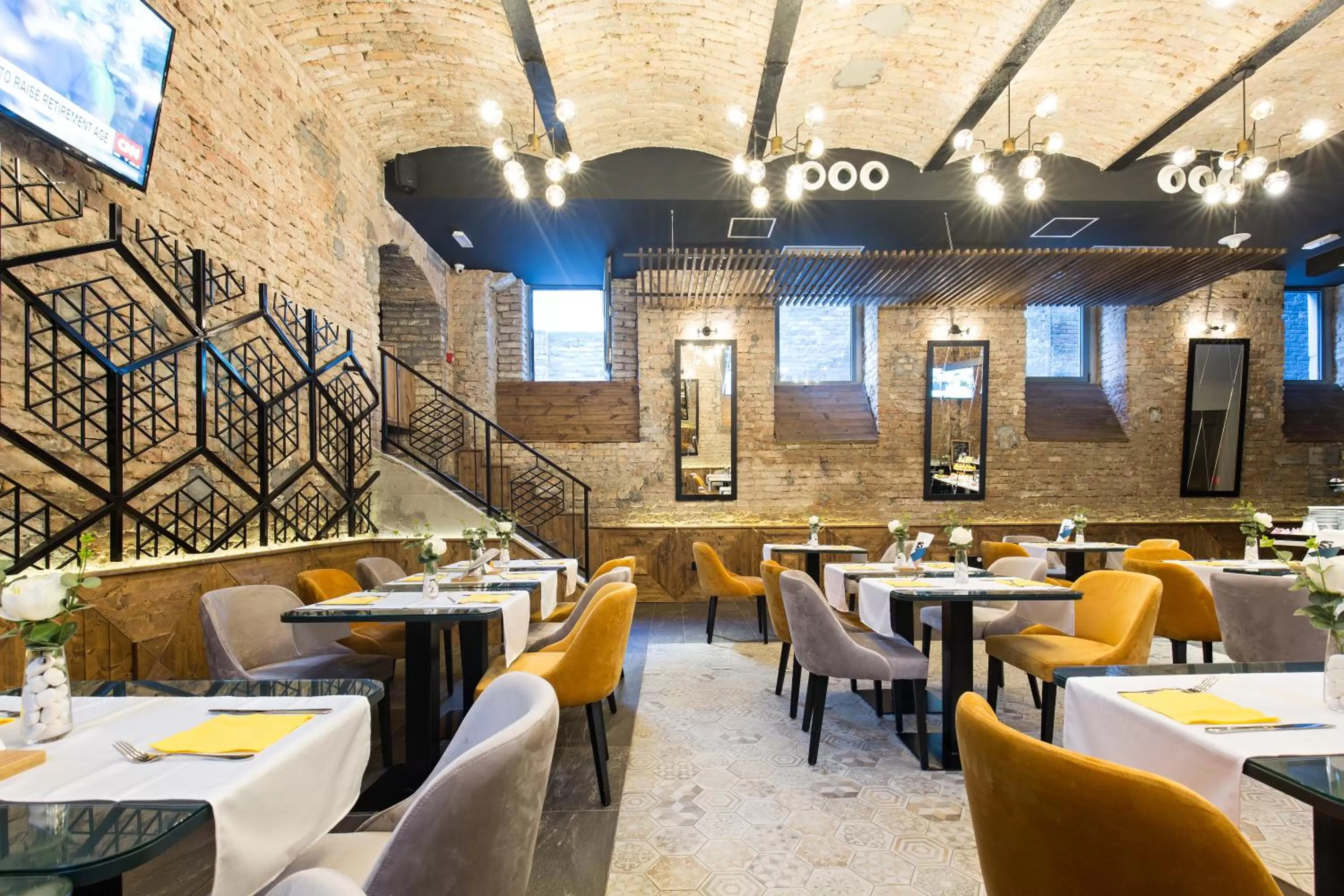 Restaurant/places to eat in Marquise Hotel Garni