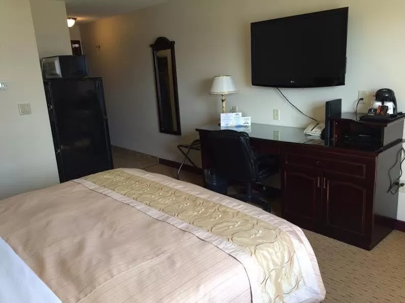 Photo of the whole room, Bed in Days Inn by Wyndham Athabasca