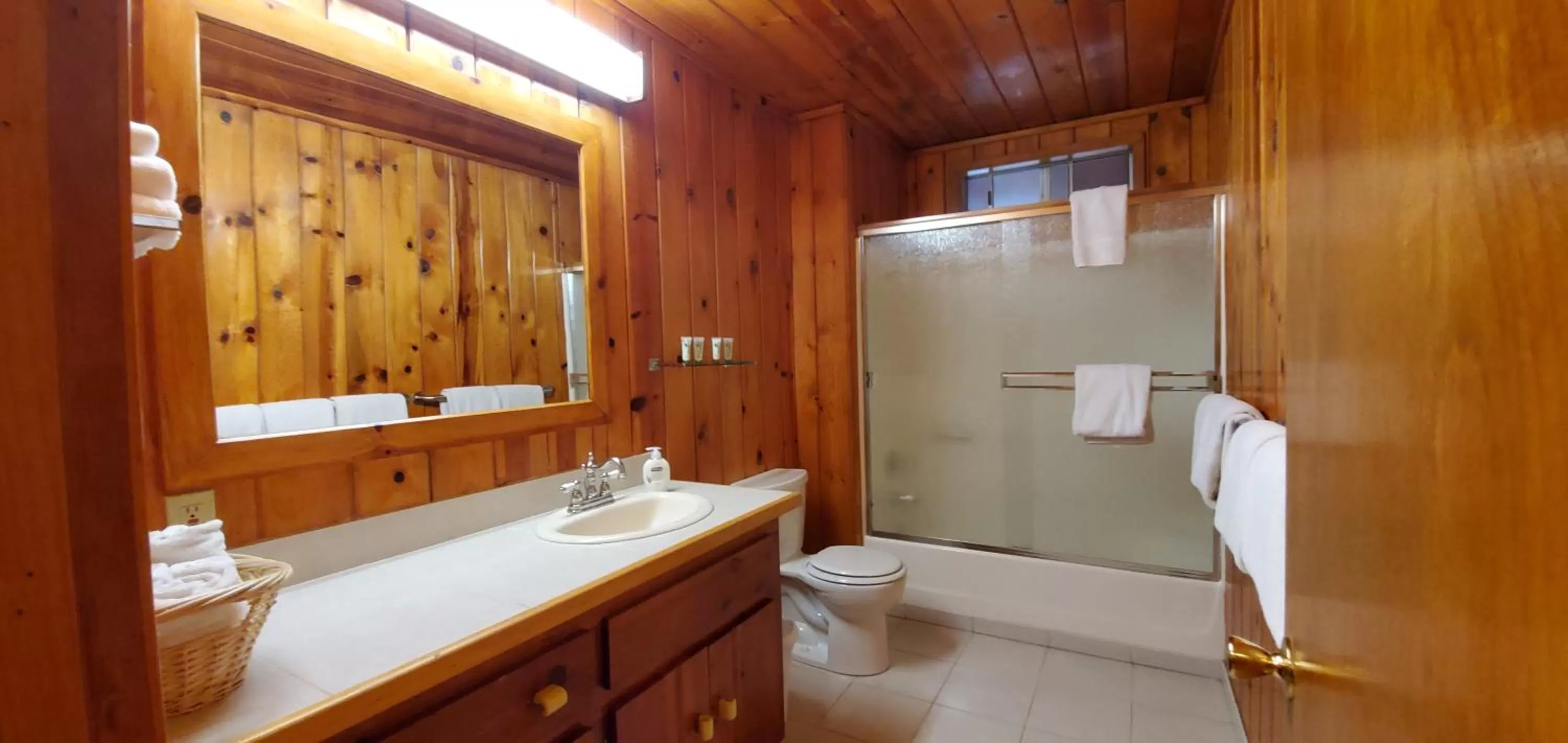 Bathroom in Fern River Resort