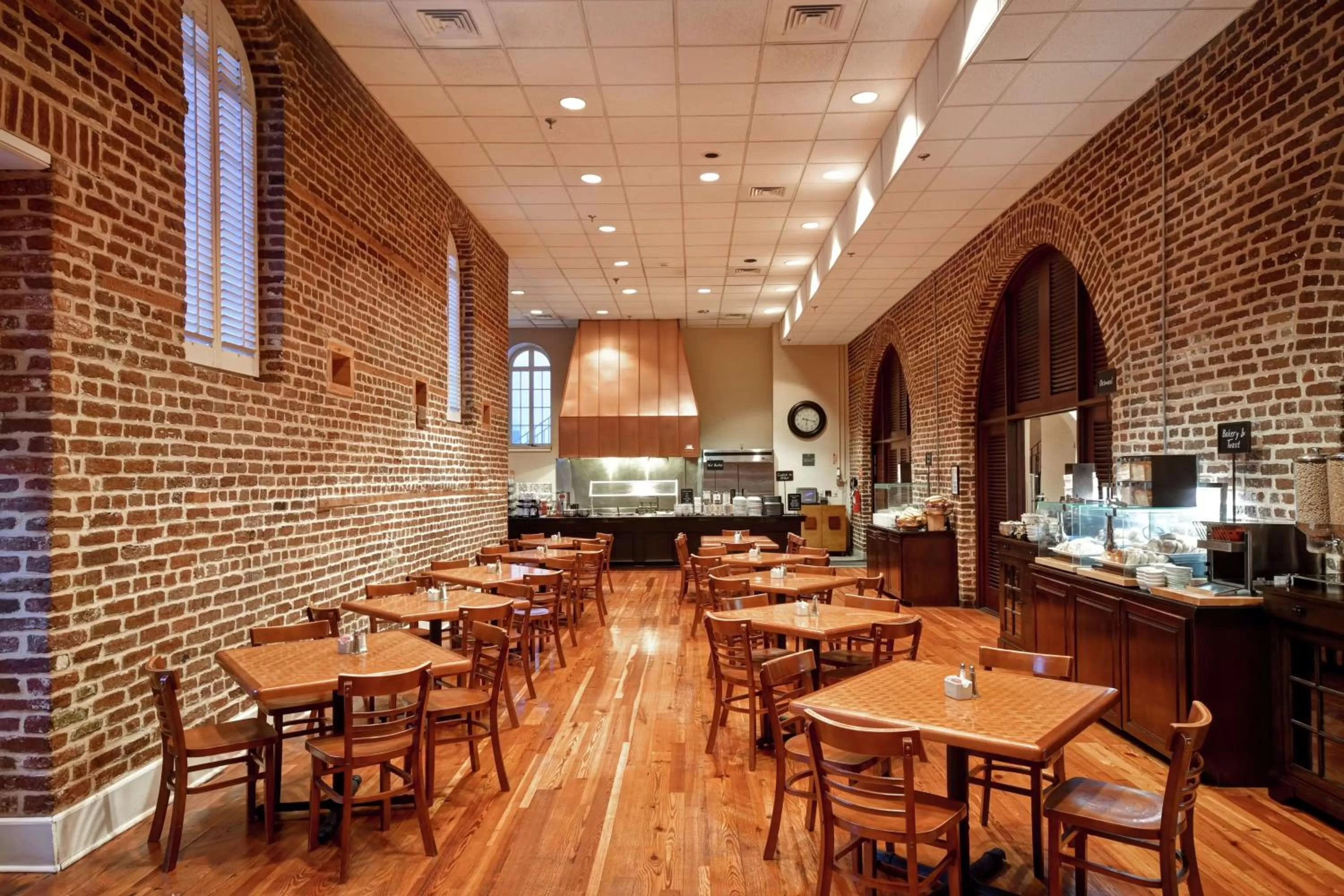 Restaurant/places to eat in Embassy Suites Charleston - Historic District