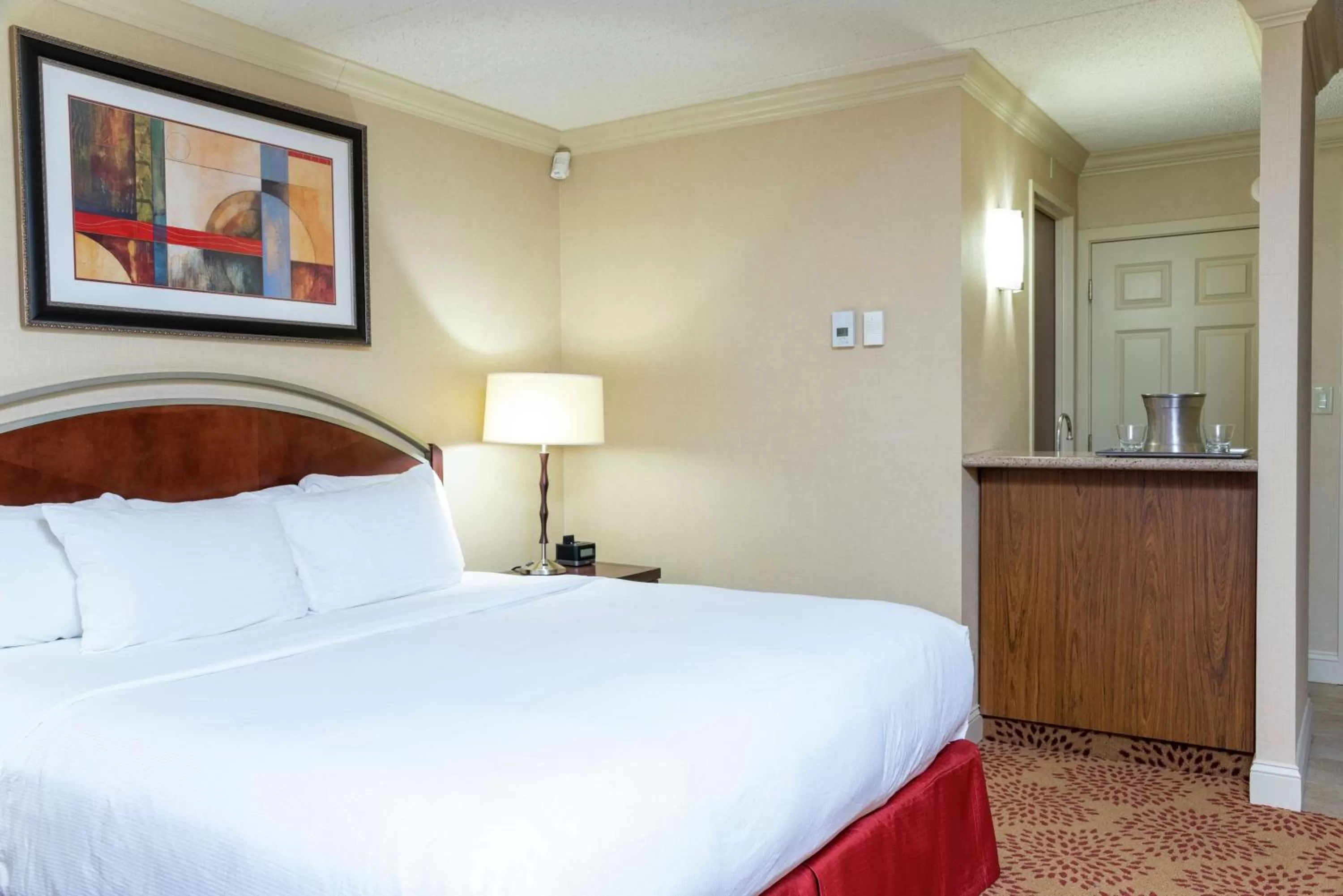 Bed in DoubleTree by Hilton Hotel Grand Rapids Airport