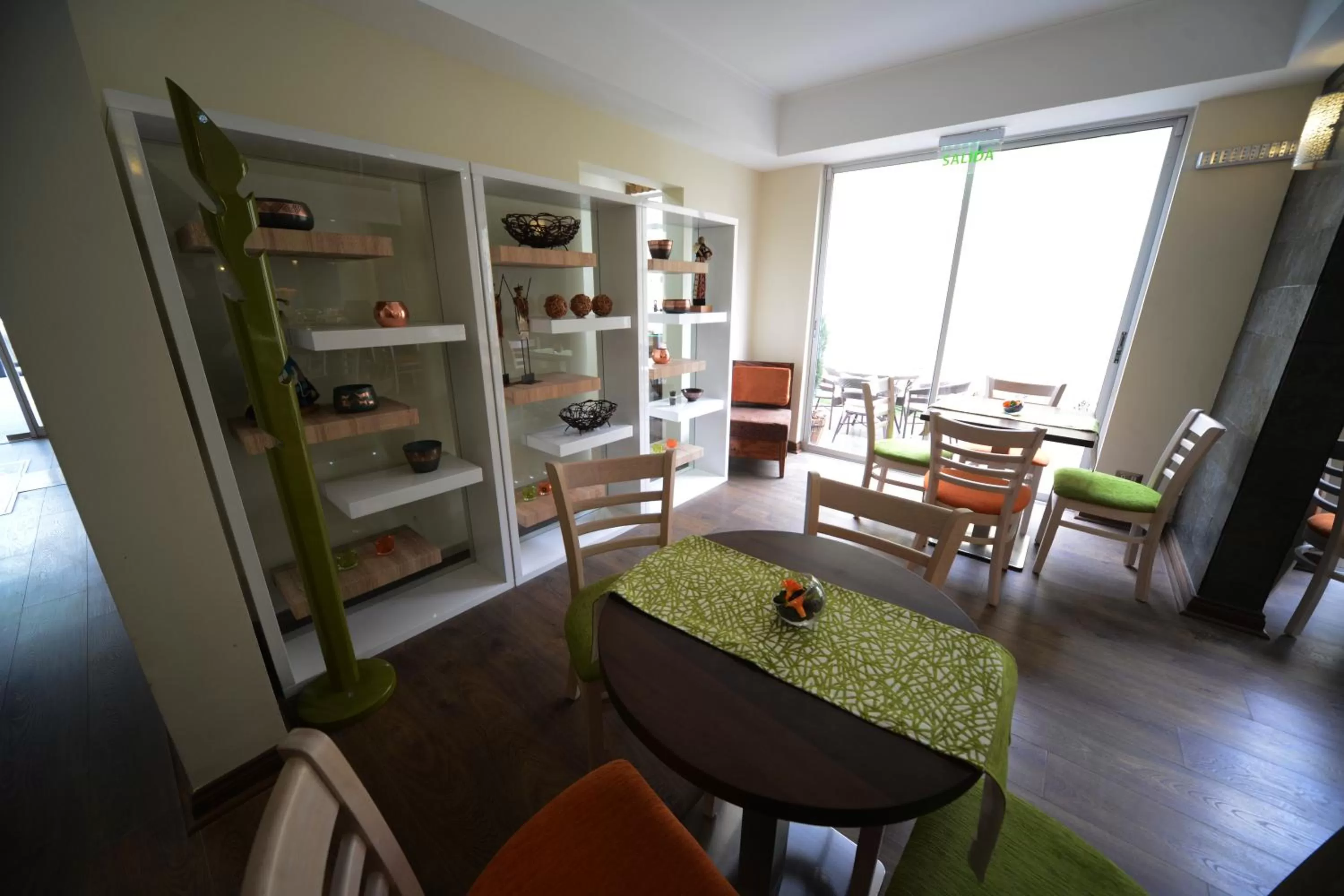 Restaurant/places to eat in Hotel Boutique Reyall