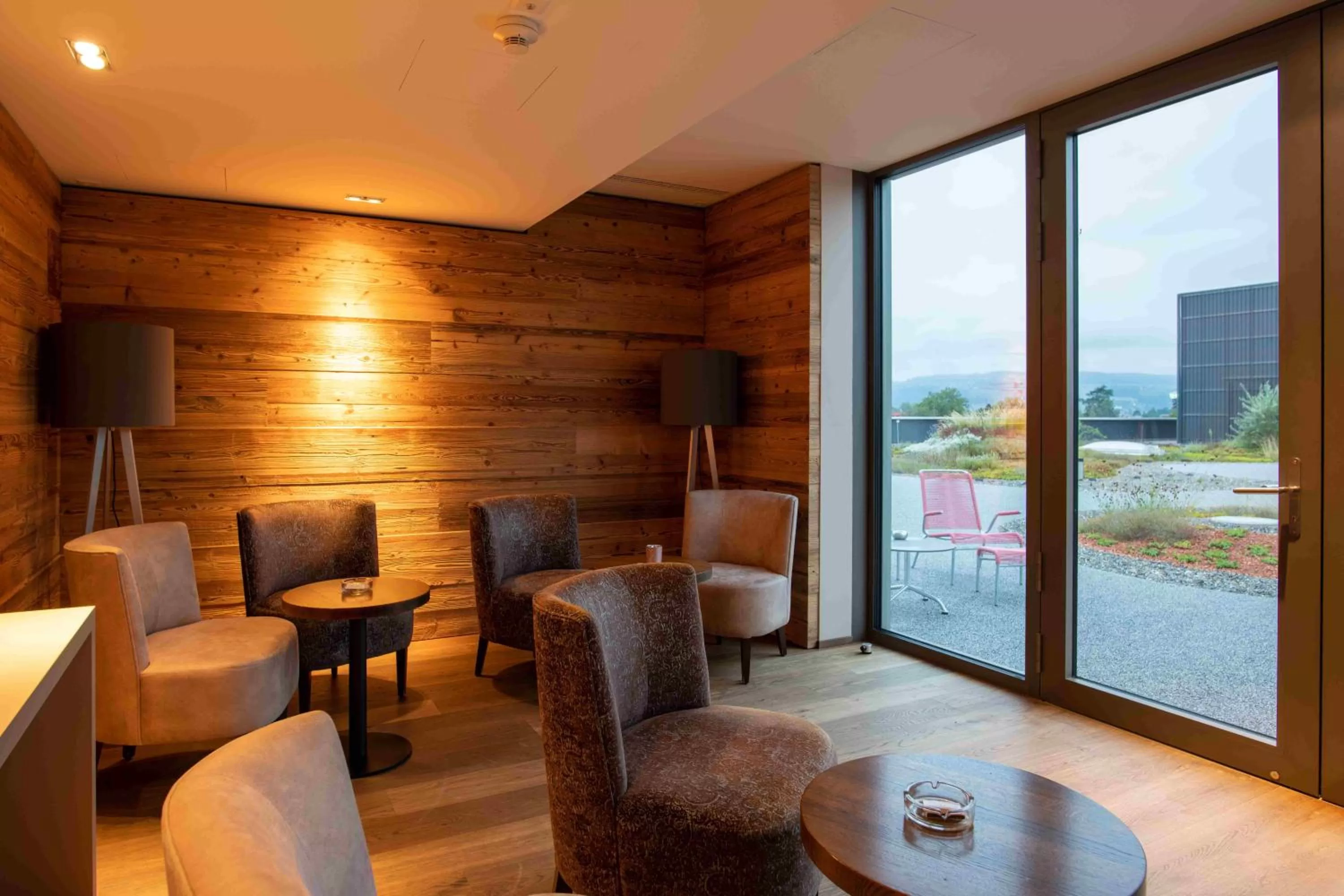 Area and facilities in HOTEL illuster - Urban & Local