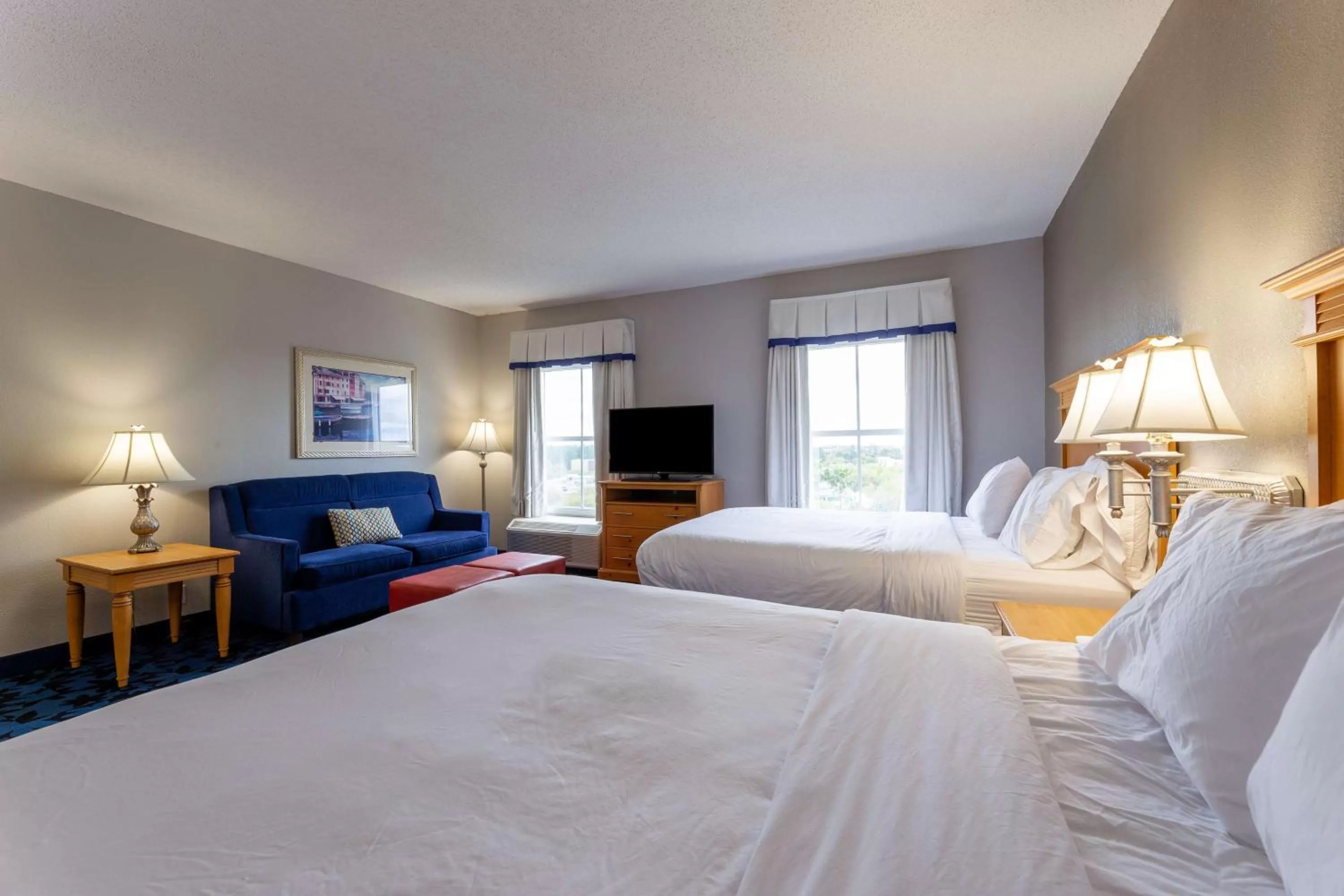 Living room, Bed in Hampton Inn & Suites Jacksonville Deerwood Park