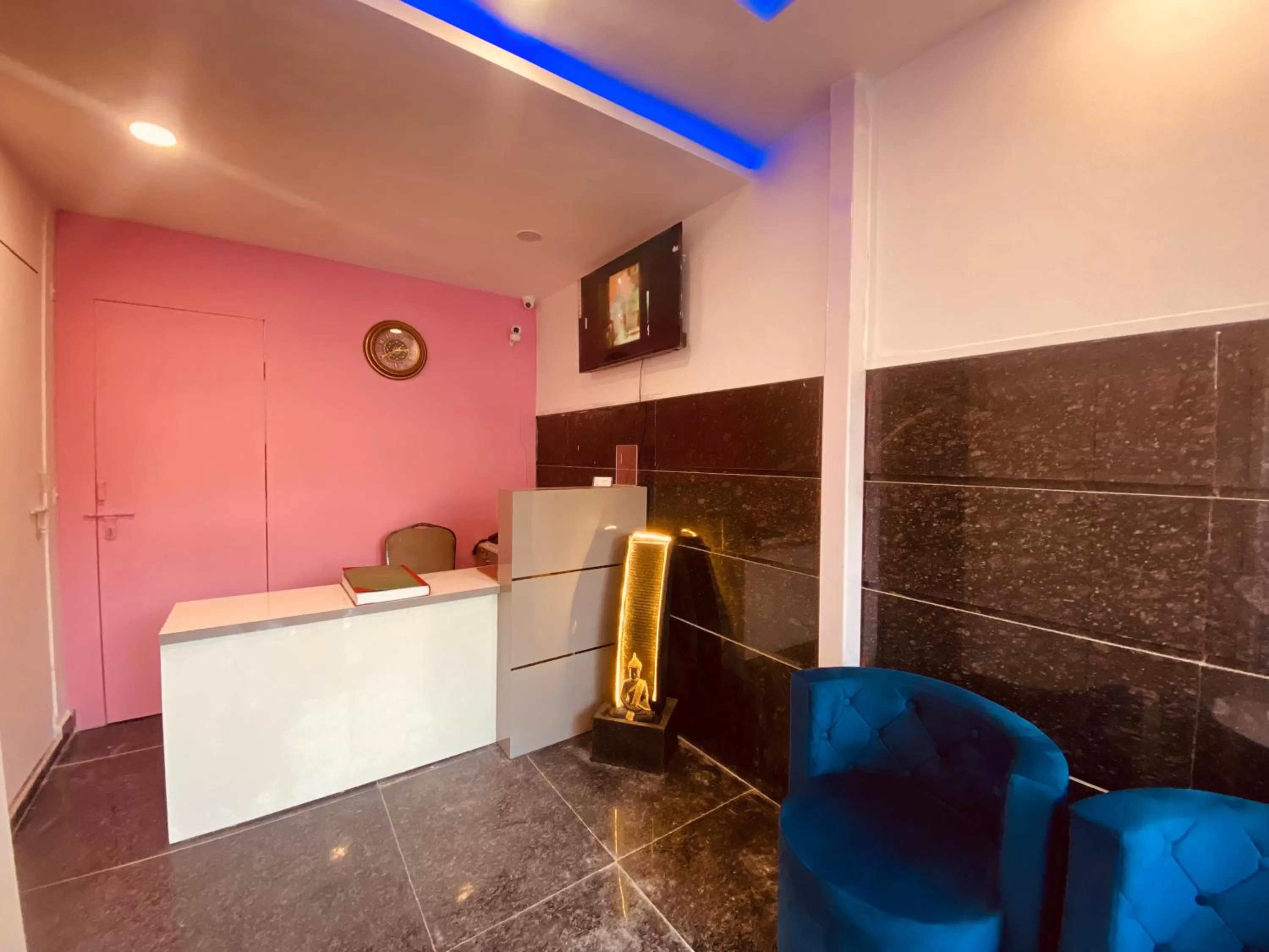 Lobby or reception, Seating Area in The Metro Stay By F9 Hotels-Near Sector 18 Metro Station Noida