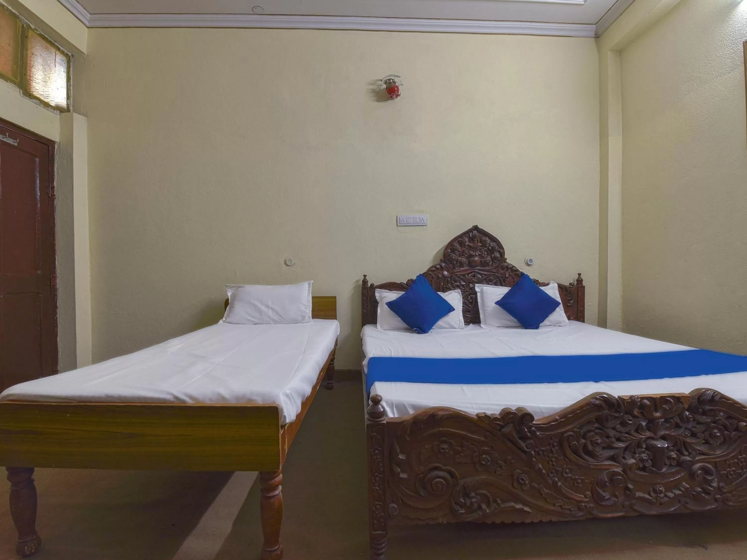 Bedroom, Bed in The Maurvi Inn