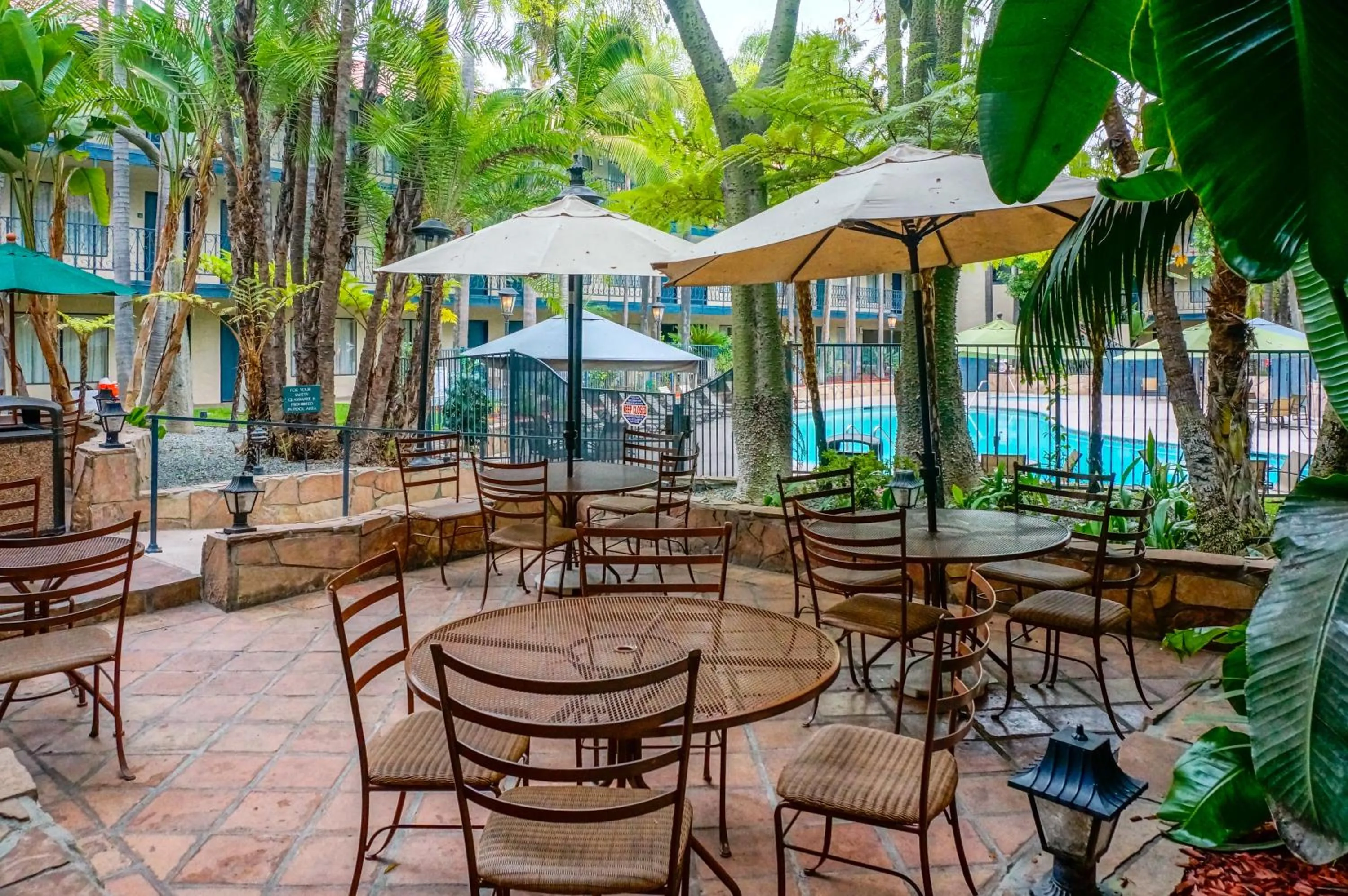 Patio in Vanllee Hotel